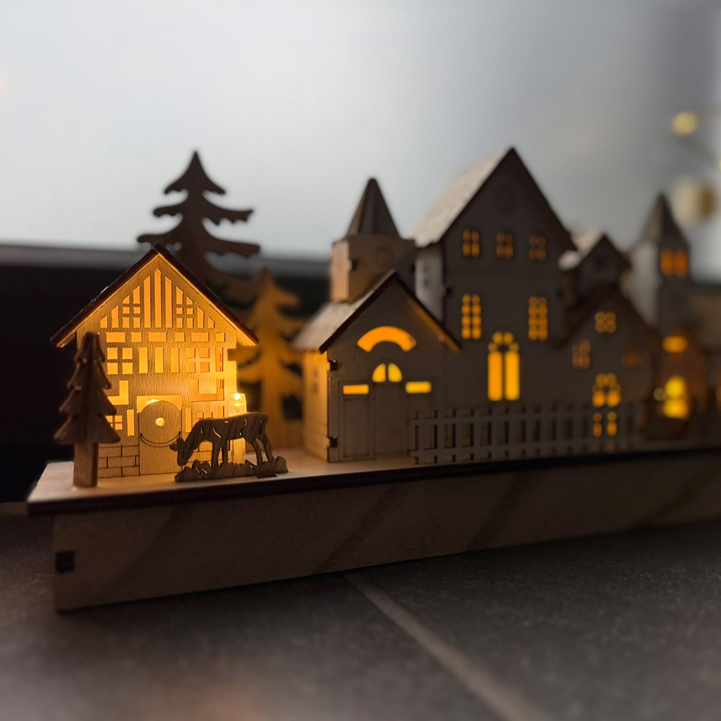 Spetebo Village De Noël LED En Bois Sur 2 étages - 30 Cm - Village