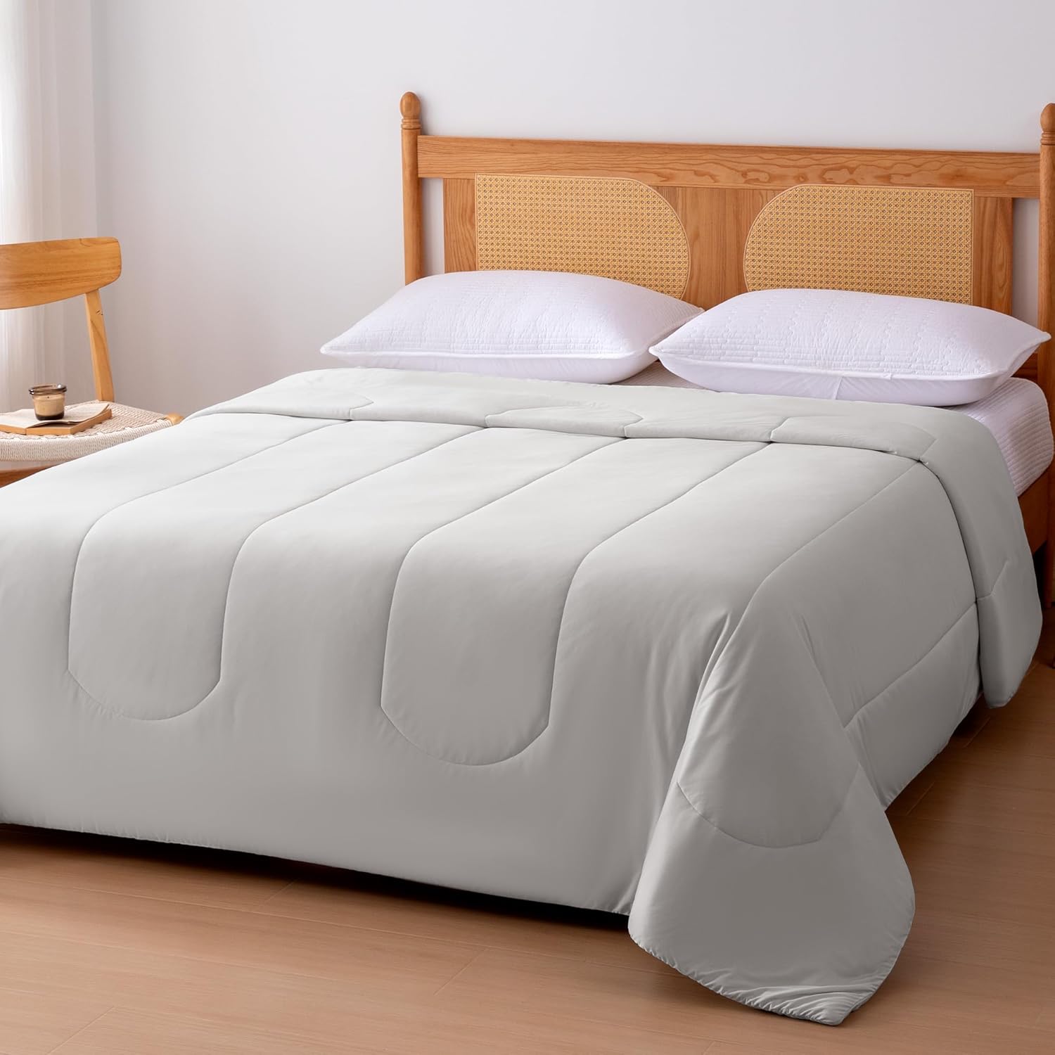 Amazon Basics Cooling Comforter, Temperature Regulating Blanket for Hot Sleepers, Summer & All Season Bedding, Lightweight, 90"x90", Queen, Gray