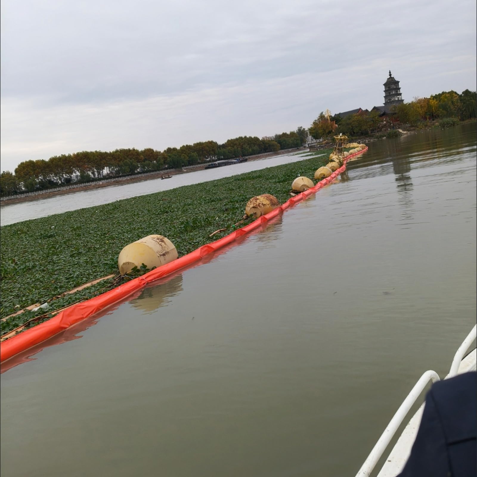 DUANHOZ PVC Oil Boom,Professional PVC Floating Aquatic Plant Barrier for Lakes & Marine, 32.8ft Oil Containment Water Barrier for Pollution Control & Debris Management (H 13.8in)