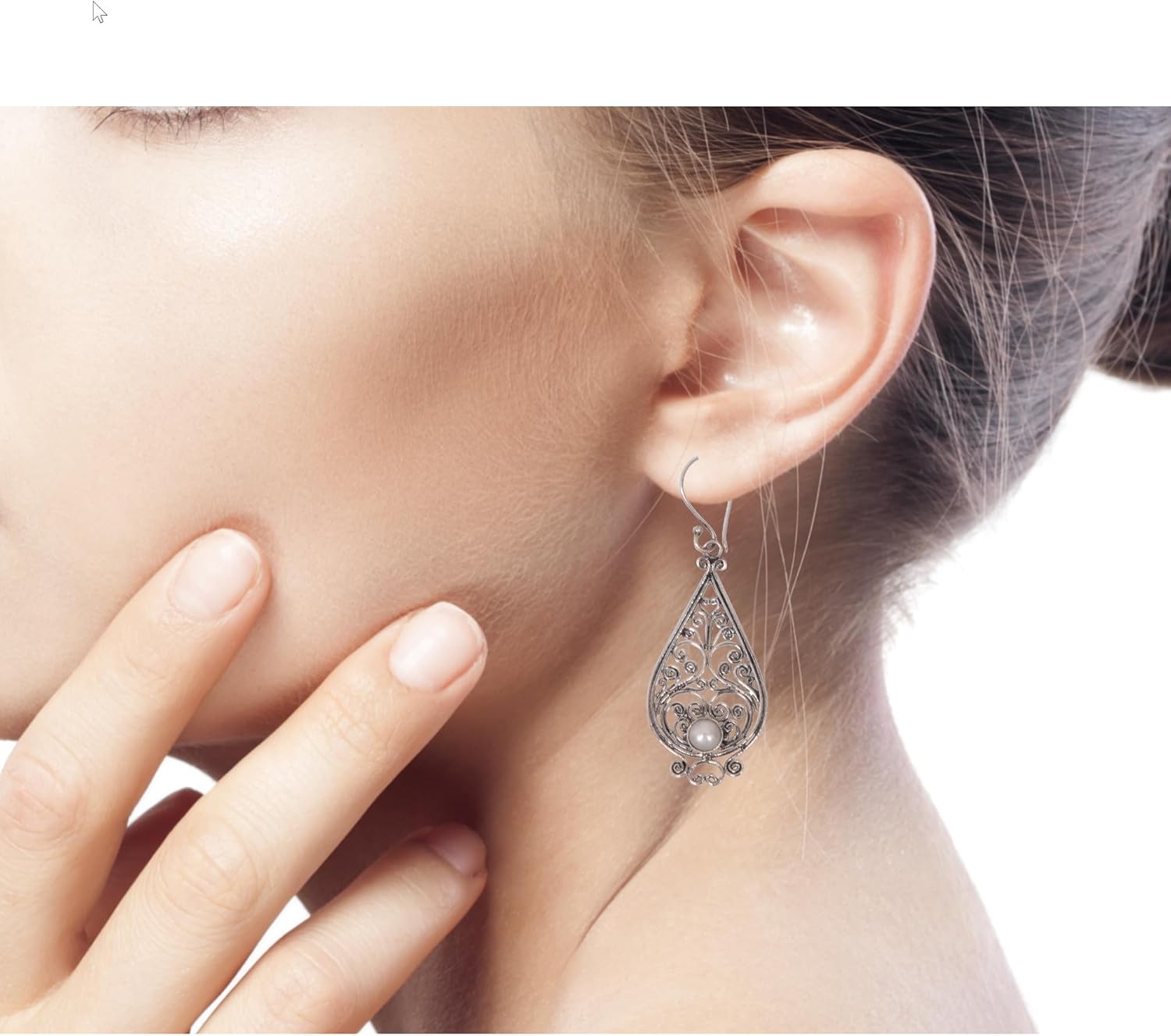 NOVICA Artisan Handmade Peridot Button Earrings Floral Silver from India Sterling Green Flash Birthstone [0.4 in L x 0.4 in W x 0.2 in D] ' Cradle Lily'