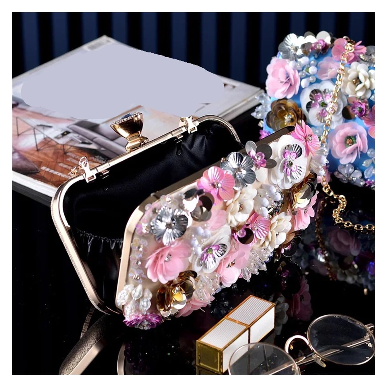 Handgemachte florale Hochzeits-Clutch – elegante Banketttasche mit dekorativen Blumenakzenten, multifunktionale Kosmetiktasche
