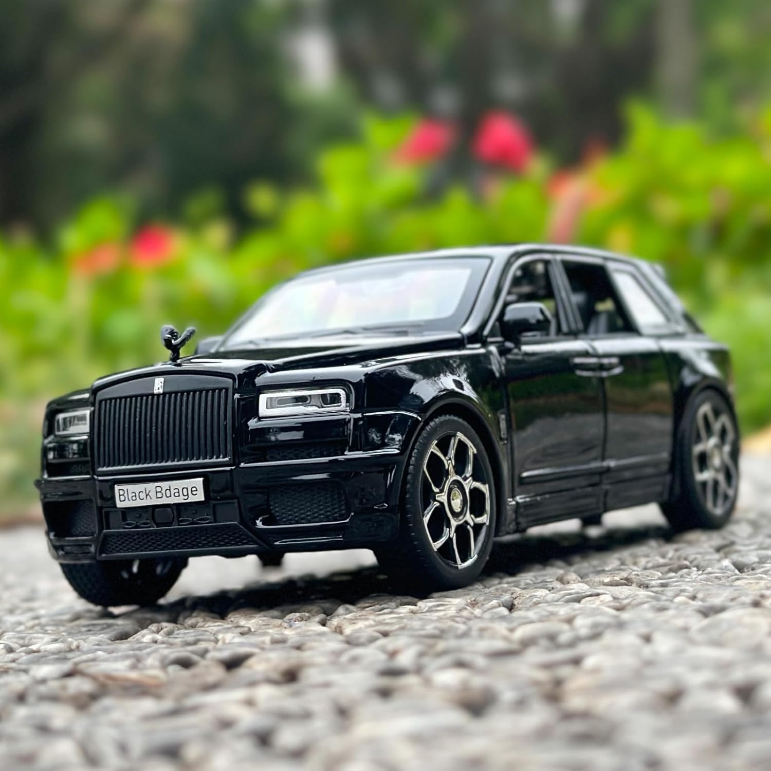 OANMYJJO Collectibles Exquisite Car Model 1:32 Rolls-Royce Cullinan Die Cast Metal Model Cars,Pull Back Toy Cars with Light and Sound,Cars Toys Gifts for Age 3+ Year Old Boys（Black）