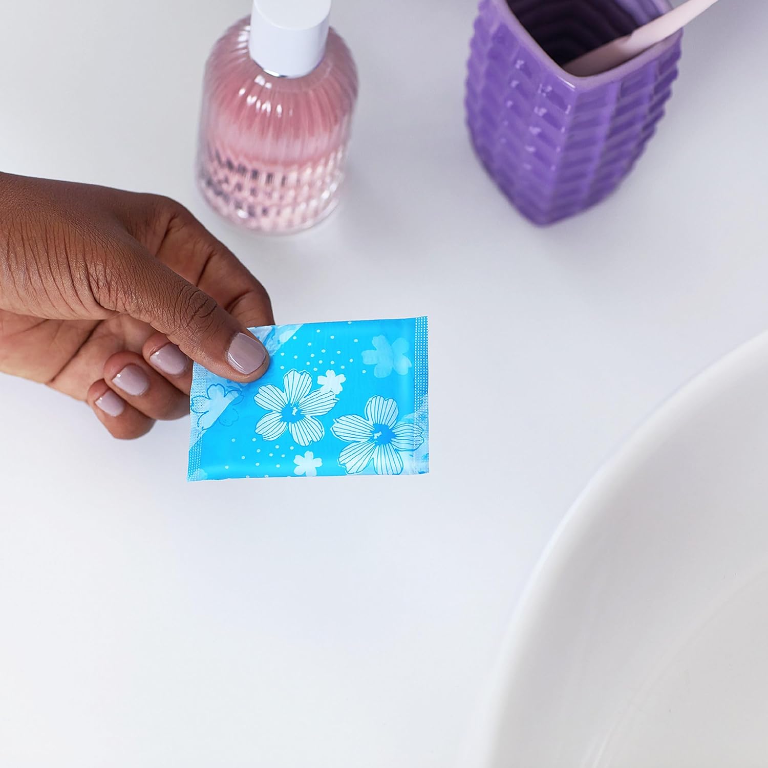 Always Thin No Feel Protection Daily Liners, Regular Absorbency, Designed with a Breathable Layer to Help Keep You Dry, Unscented, 72 Count - Image 5