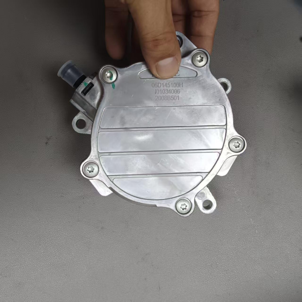 CAR VACUUM PUMP 06D145100E