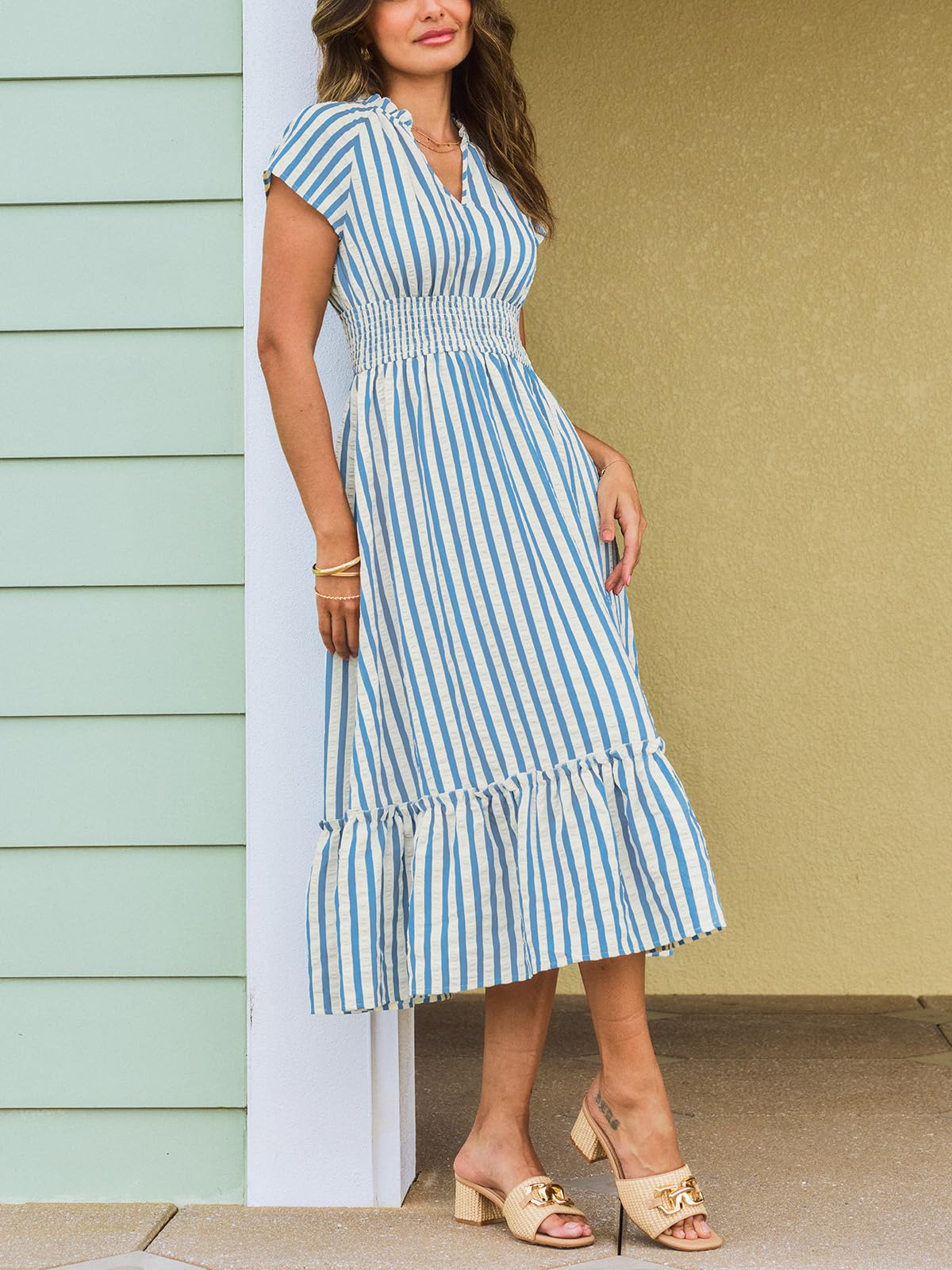 CUPSHE Damen Sommerkleid Gestreift V-Ausschnitt Kurzarm Flatterärmel Midikleid Gesmokte Taille A-Linie Freizeitkleider Strandkleid Kleid