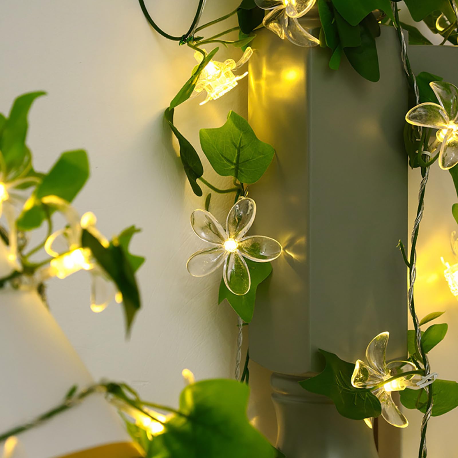 CAKERS Guirlande Lumineuse De Vigne De Fleurs Artificielles Avec Décor De Feuilles Vertes|Guirlande Lumineuse LED|Plantes Artificielles Lampes D'ambiance,A-Blanc Chaud,10 M (32,8 Pieds)-100LED-USB