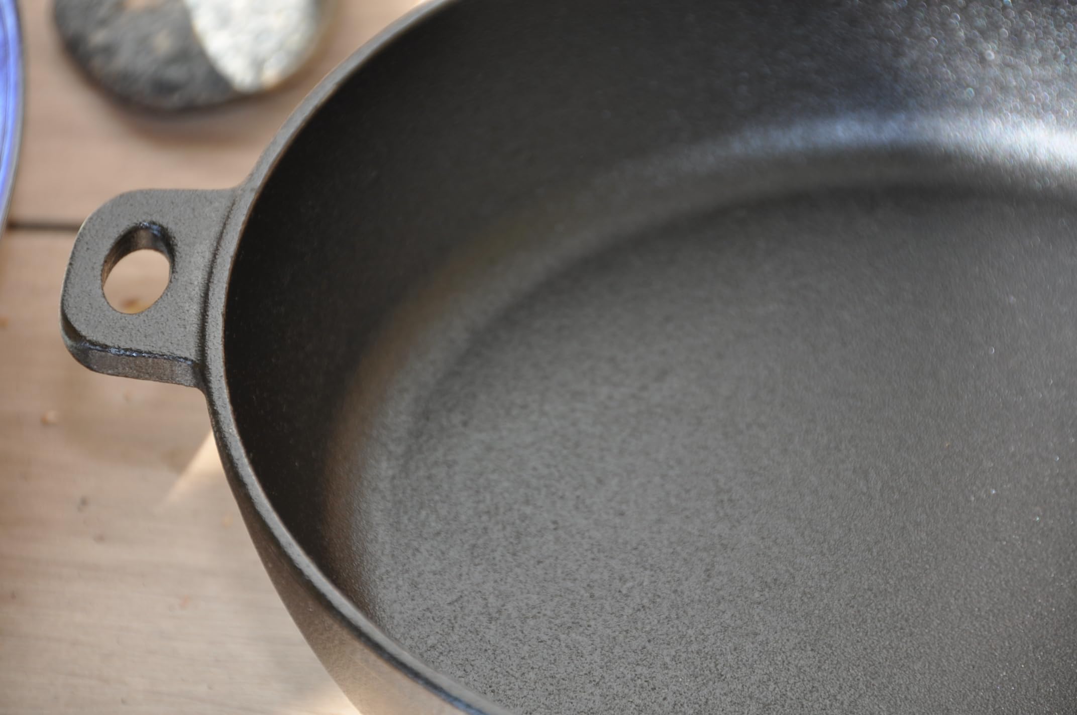 Generisch Padella in ghisa 28 cm di diametro sfuggente con manico in legno