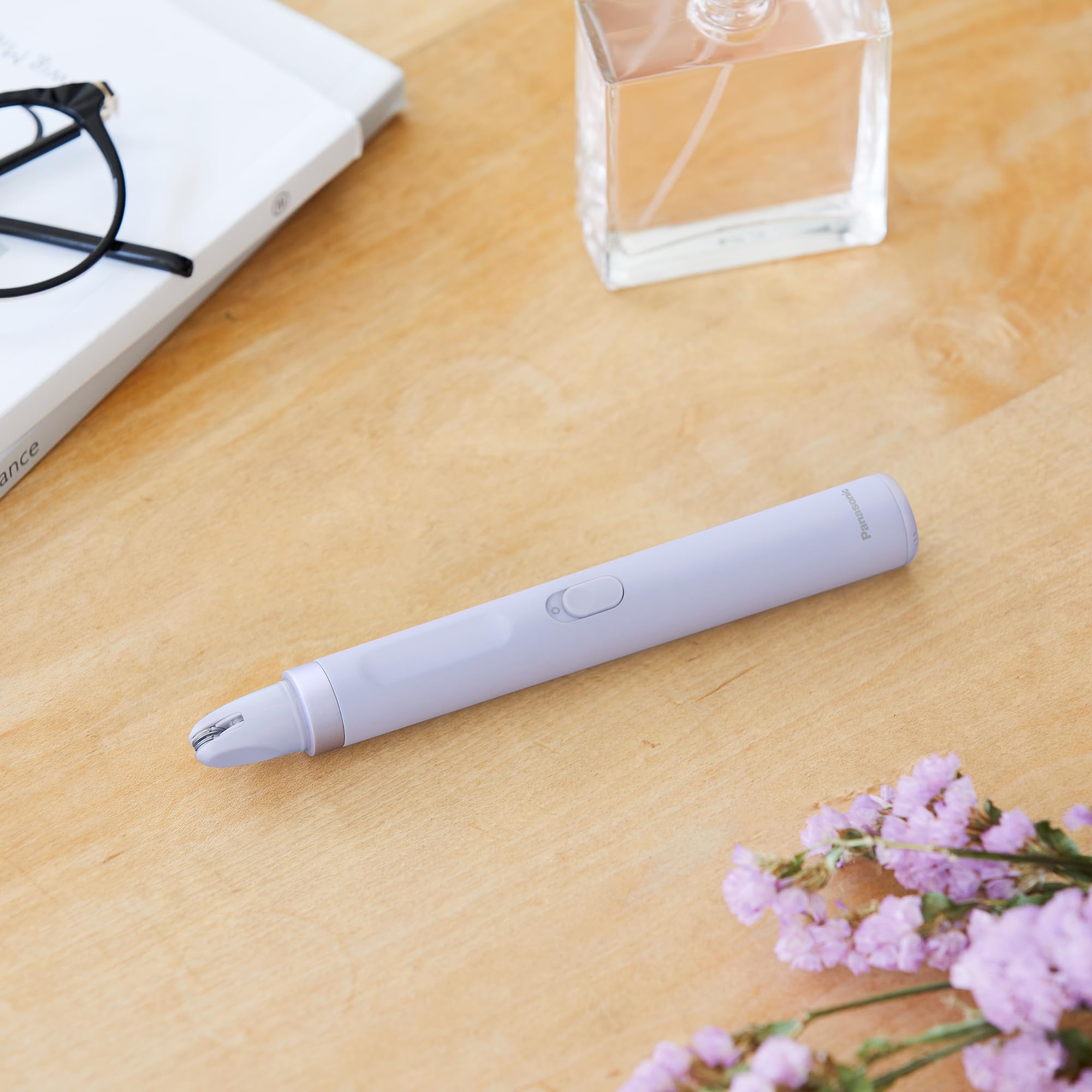 Panasonic ES-EF10-V503 Epilateur Sourcils et Poils du Visage pour Femmes, Épilateur Sourcils, Lumière LED, Design Stylo Compact, Piles AA, Lilas