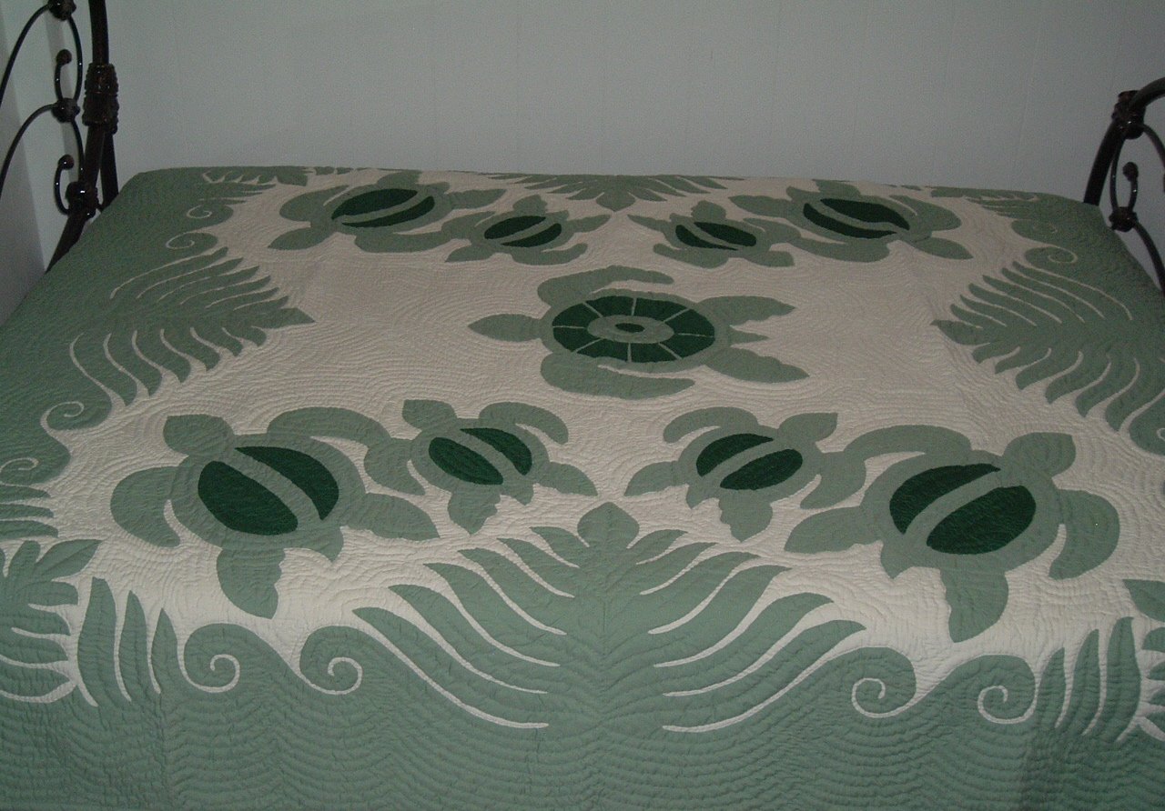 Hawaiian quilt 100% hand quilted/hand appliqued full/queen bedspread 80x80 New
