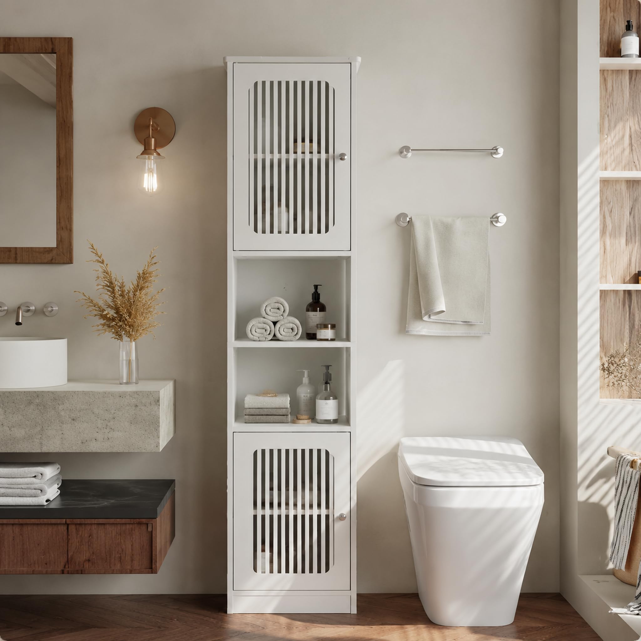 TIZZ Armadietto da bagno alto 163 cm, bianco, modello autoportante con ripiani regolabili, dietro un'anta a lamelle, armadio stretto e alto con più scomparti