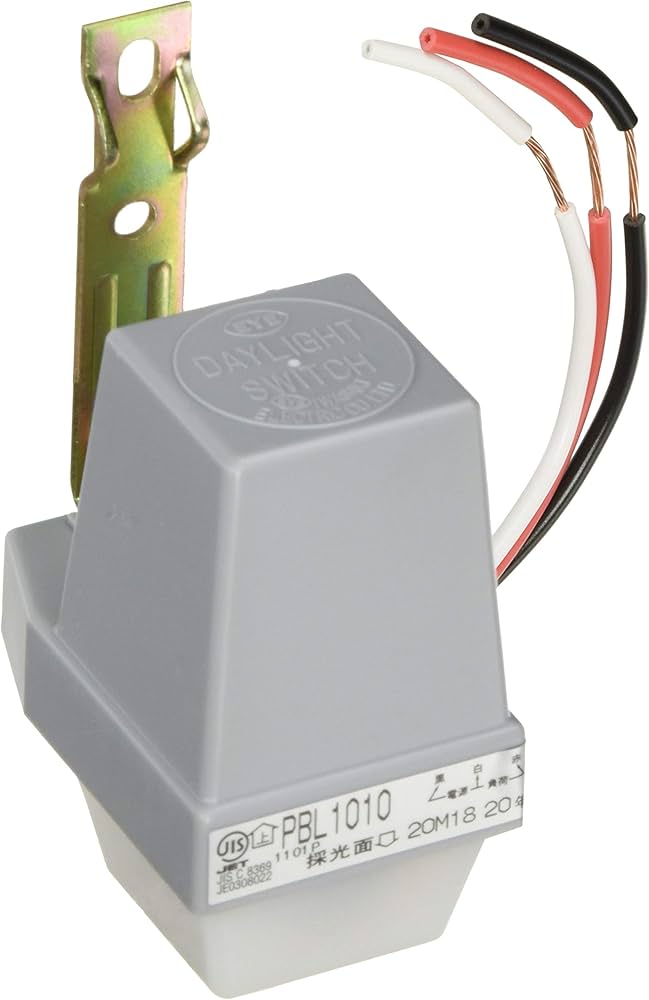 Amazon | 岩崎電気 アイ光電式自動点滅器 バイメタルリレー式 PBL1010 Amazon | 岩崎電気 アイ光電式自動点滅器 バイメタルリレー式 PBL1010