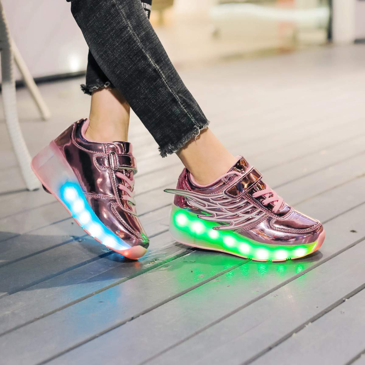 Axcer LED Blinkend Schuhe mit Rollen Automatisch Einziehbar Räder Skateboardschuhe Fitnessschuhe mit Flügel USB 7 Farbwechsel Rädern Gymnastik Laufschuhe Sneakers für Jungen Mädchen Xmas Gift