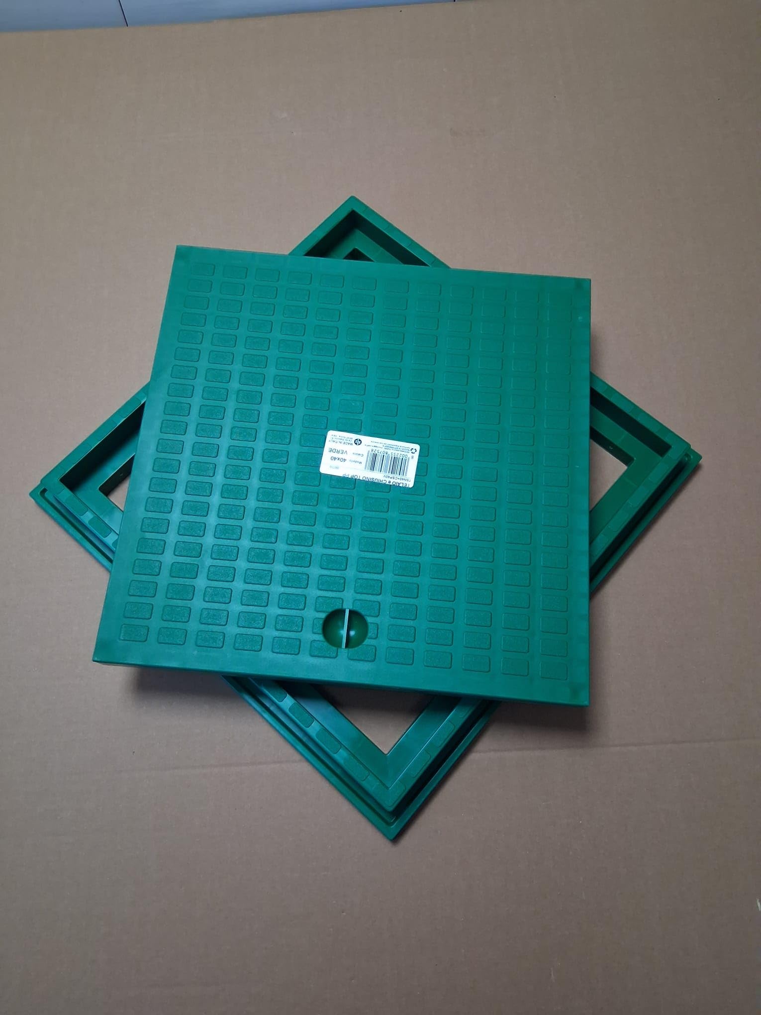 Chiusino Completo Serie Top 40x40 cm Verde, Telaio e Coperchio PVC Pozzetto, Alta Resistenza, Carico Rottura Elevato, Antiscivolo, Made in Italy