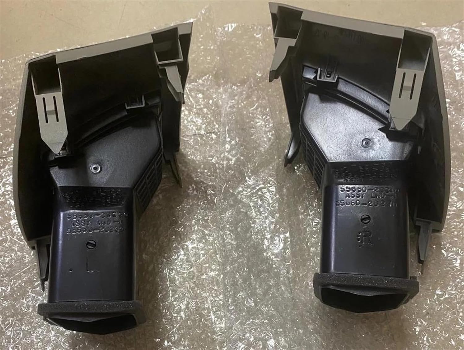 Car Vents Air Outlet Assembly for Toyota Previa 2006-2012 Car Front Instrument Panel Air Conditioner Vent(Right)