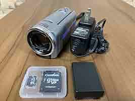 美品 JVC Everio ビデオカメラ GZ-E311 シルバー 60倍ズーム 美品 JVC Everio ビデオカメラ GZ-E311 シルバー 60倍ズーム