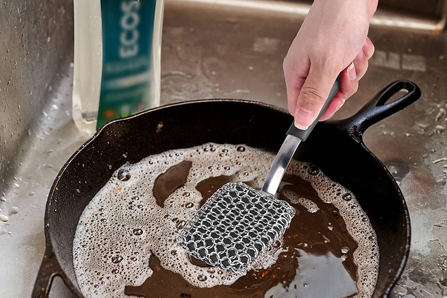 Gusseisen-Reinigungsset Kettennetz-Schrubber + Pfannenschaber – langer Griff 316 Stahl Kettenbürste zum Reinigen von Pfannentopf, Bratpfanne, Metallschrubbebürste, Kohle-Dutch Oven Scrubber Bürste