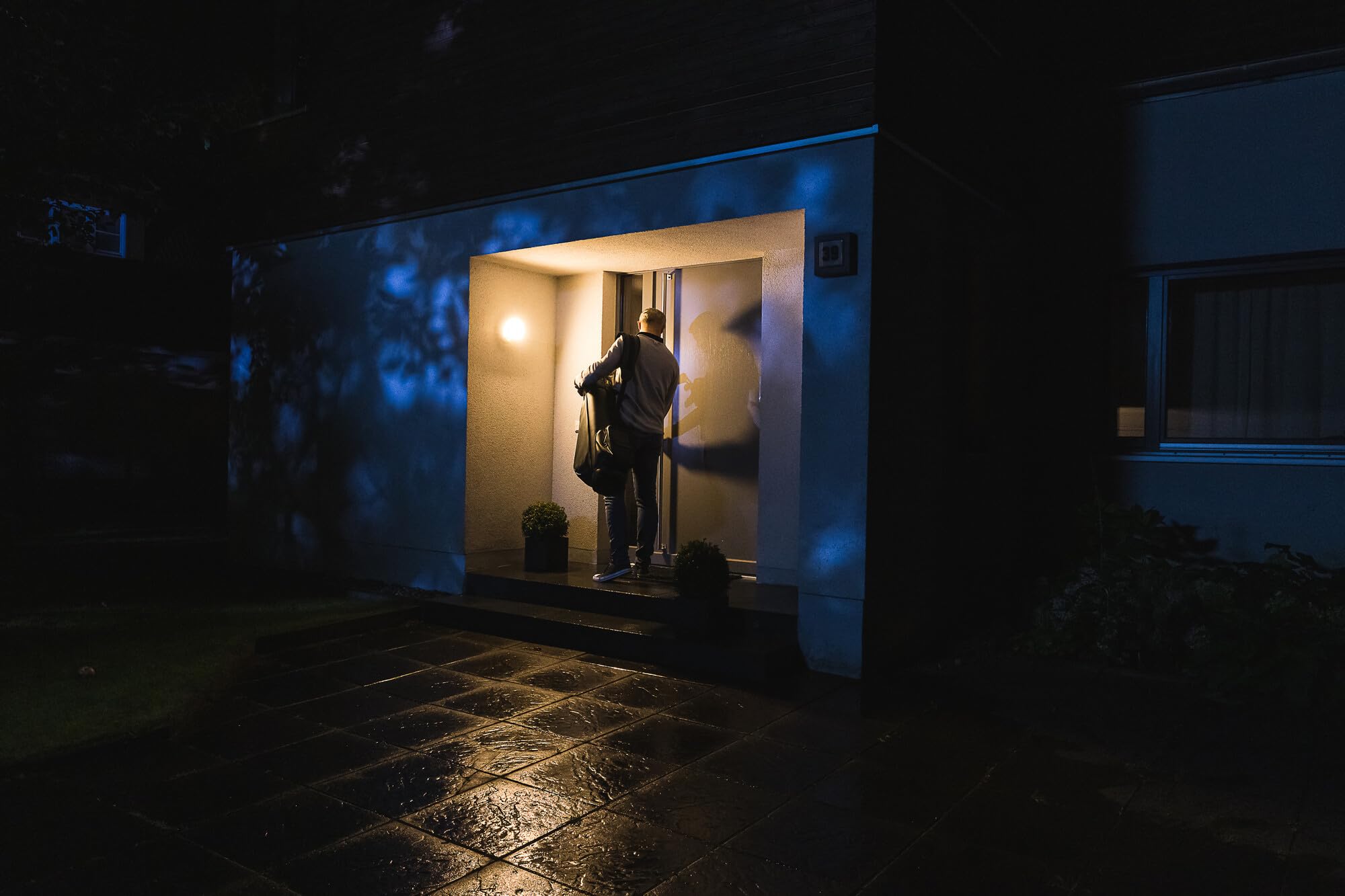 Osram Luminaire extérieur SMART+ avec caméra HD et détecteur de mouvement, | SMART+ Wifi Camera, Outdoor Lighting Accesories, Gris foncé, 180 mm dia, 25000 h, pack de 1