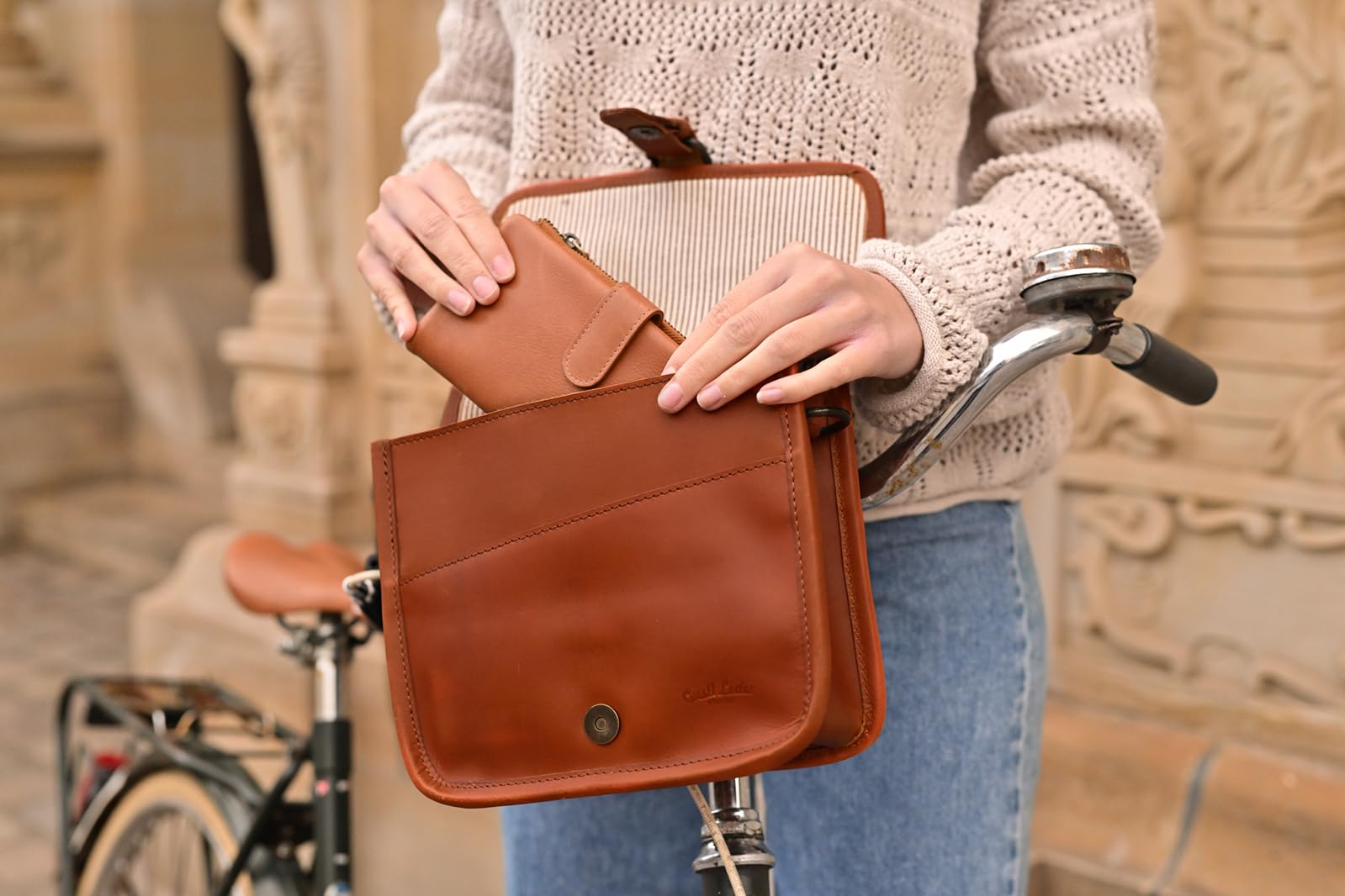 Gusti Sac de Guidon en Cuir - Barry H. Sacoche pour vélo Sac pour Guidon de vélo Sac à bandoulière Adaptateur KLICKfix Unisexe Cuir Marron
