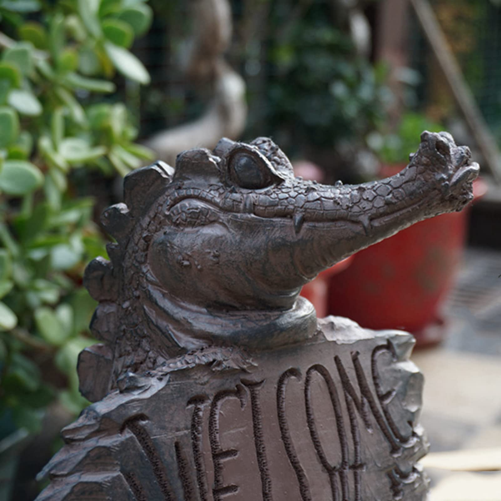 Estatuillas De Jardín, Cocodrilo Feroz Estatua De Resina con Cartel De Bienvenida del Jardín Decoraciones para Entrada De Jardín De Estanque De Césped