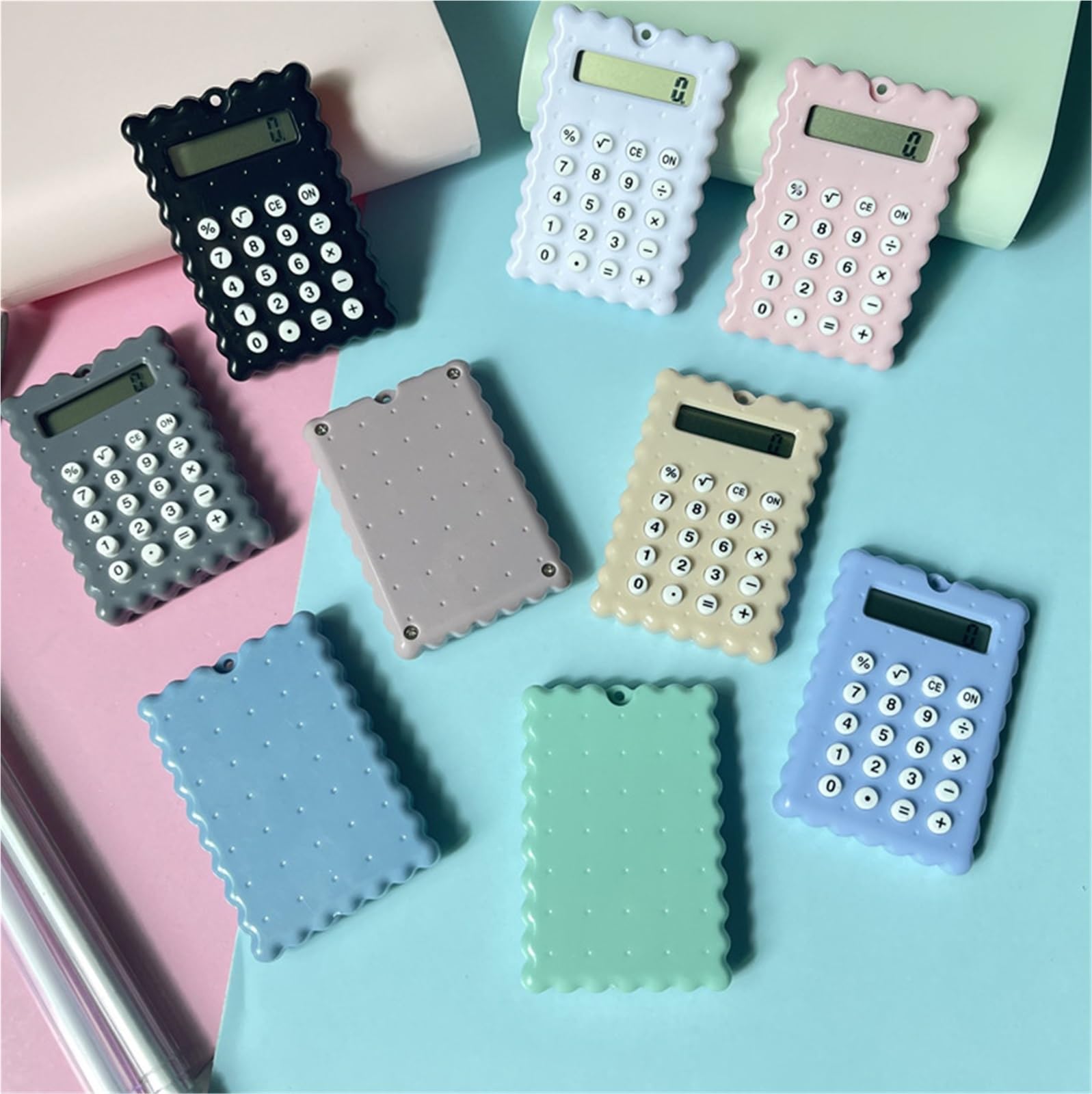 Calculatrice Calculatrice Électronique Portable De Poche Couleur Bonbon À 8 Chiffres avec Boutons en Silicone Et Boucle Bureau Office(Purple)