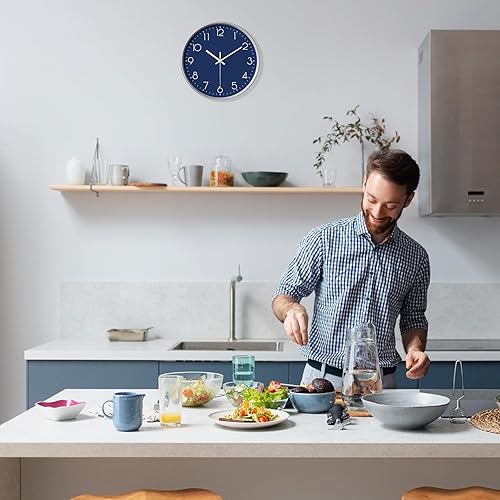 Miniatura 5 de Reloj de pared para cocina, reloj de pared pequeño silencioso sin tictac, movimiento analógico a pilas, color azul marino, moderno, decorativo, con