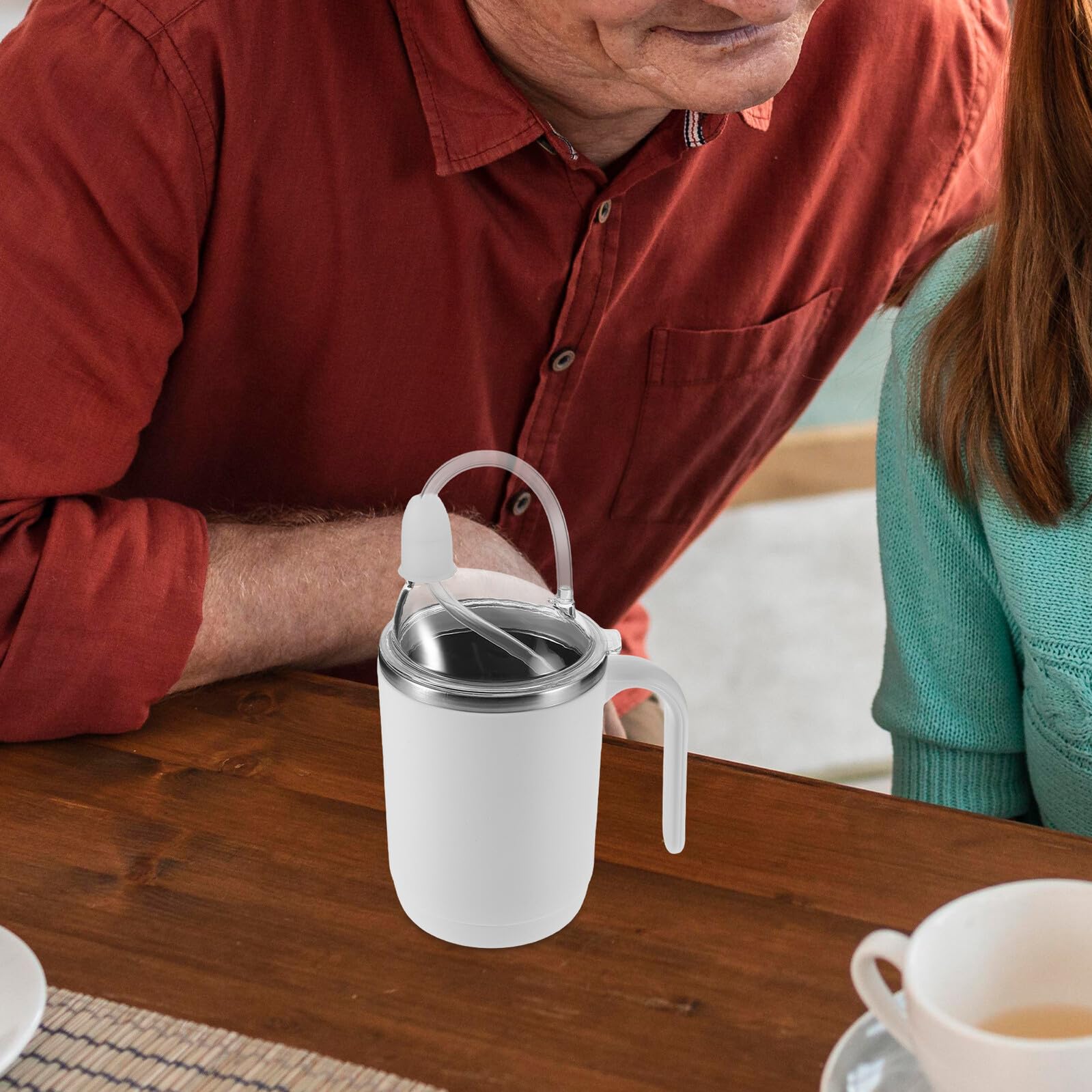 Outanaya Adaptiver Trinkbecher Senioren 450 Ml Auslaufsicher mit Strohhalm Edelstahlbecher Pflegebecher für Flüssige Nahrung Bettlägerige Ältere Menschen