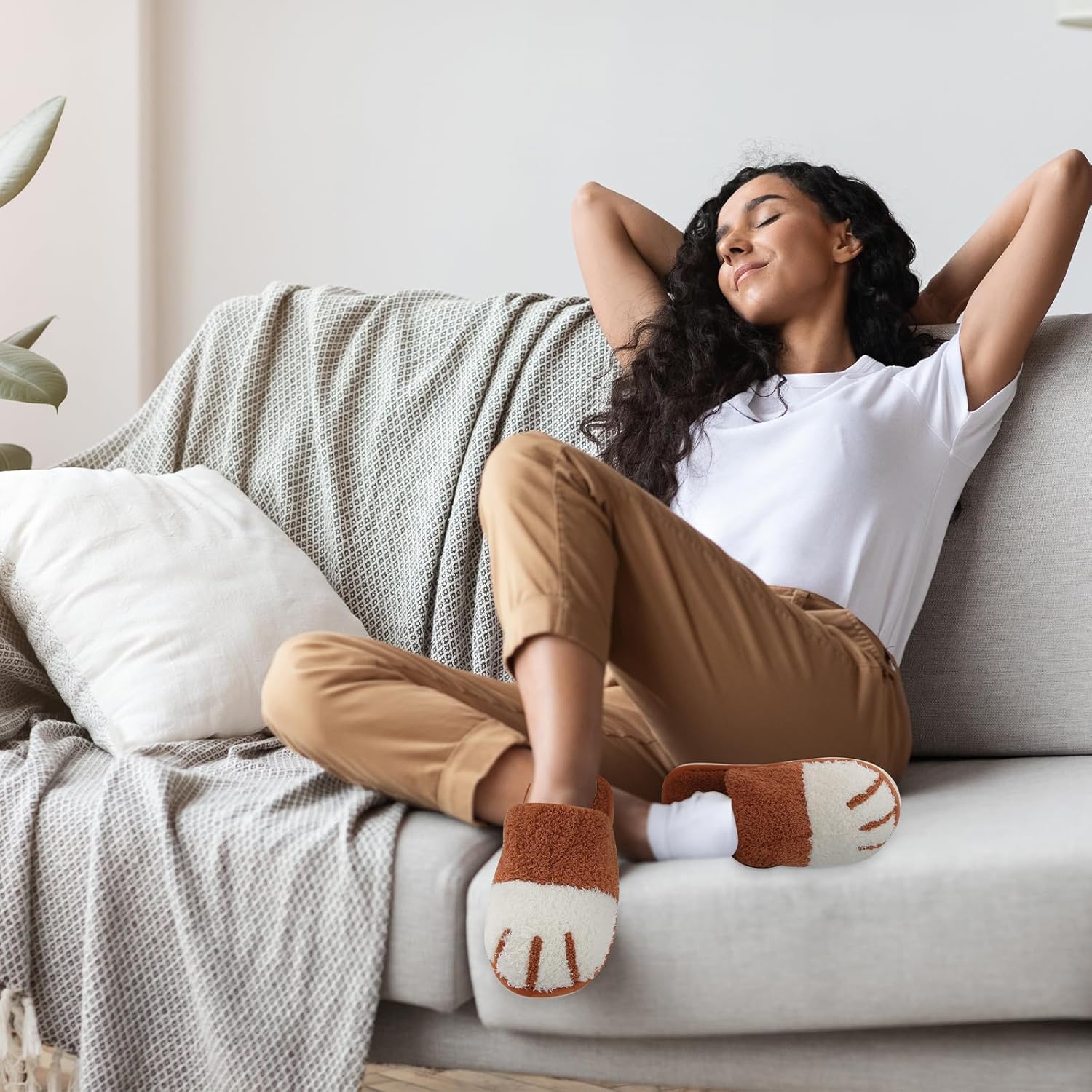 SINNO Cute Animal Slippers for Women Indoor Outdoor Memory Foam House Slipper Soft Warm Cozy Fuzzy Bedroom Non-Slip Shoes Christmas Gift ladies - Image 2