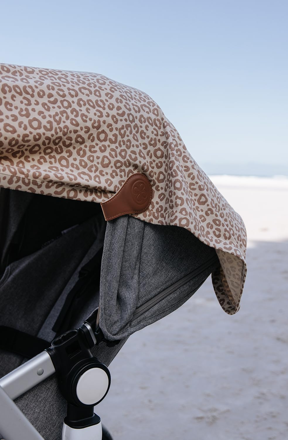 Cloby CBY-UVB-LPB multifunktionale Babydecke mit UV-Schutz UPF 50+ Leopard braun