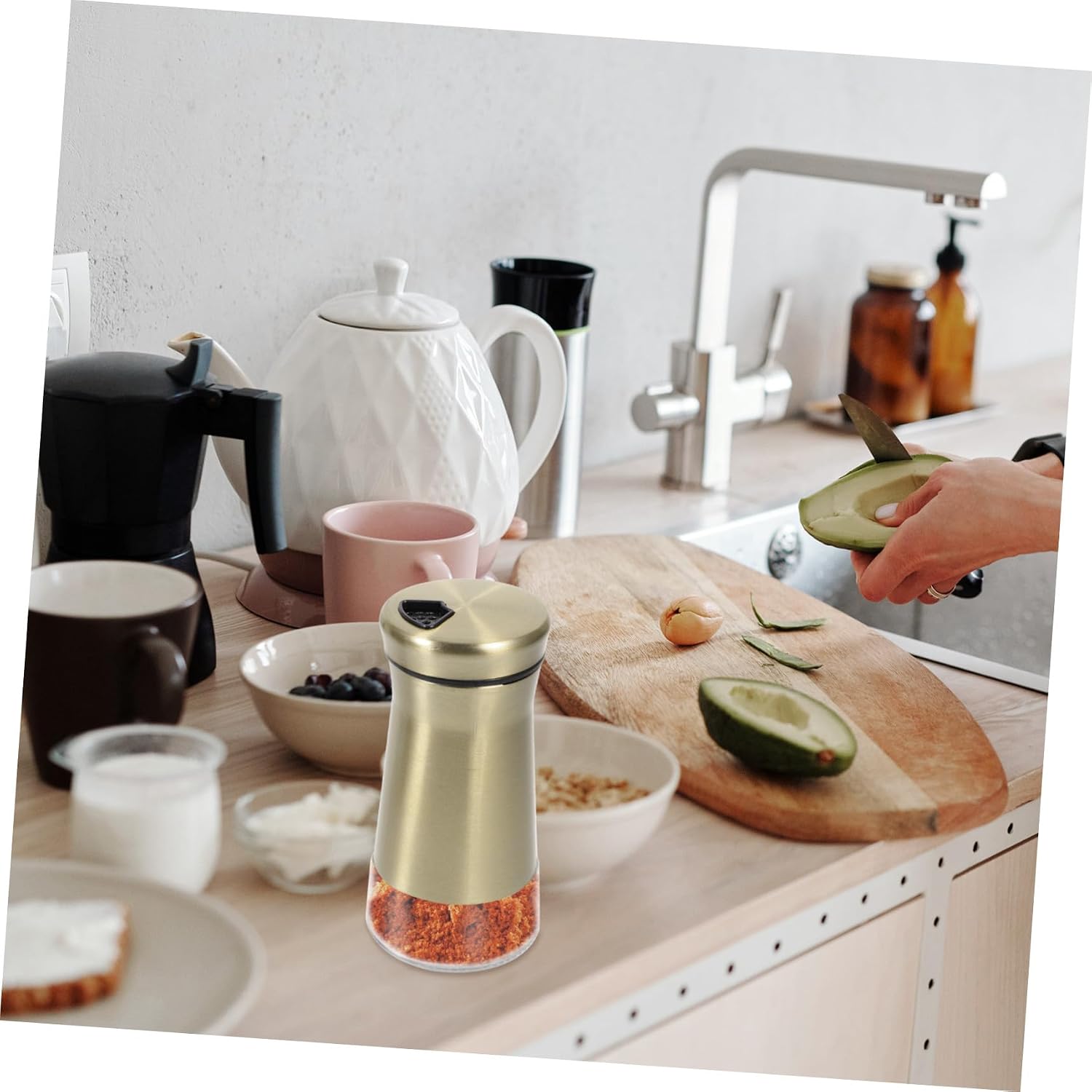 Gold Stainless Steel Salt and Pepper Shakers Set, 2pcs Household Spice Bottles with Glass Container, Reusable Kitchen Condiment Dispensers for Cooking and Dining