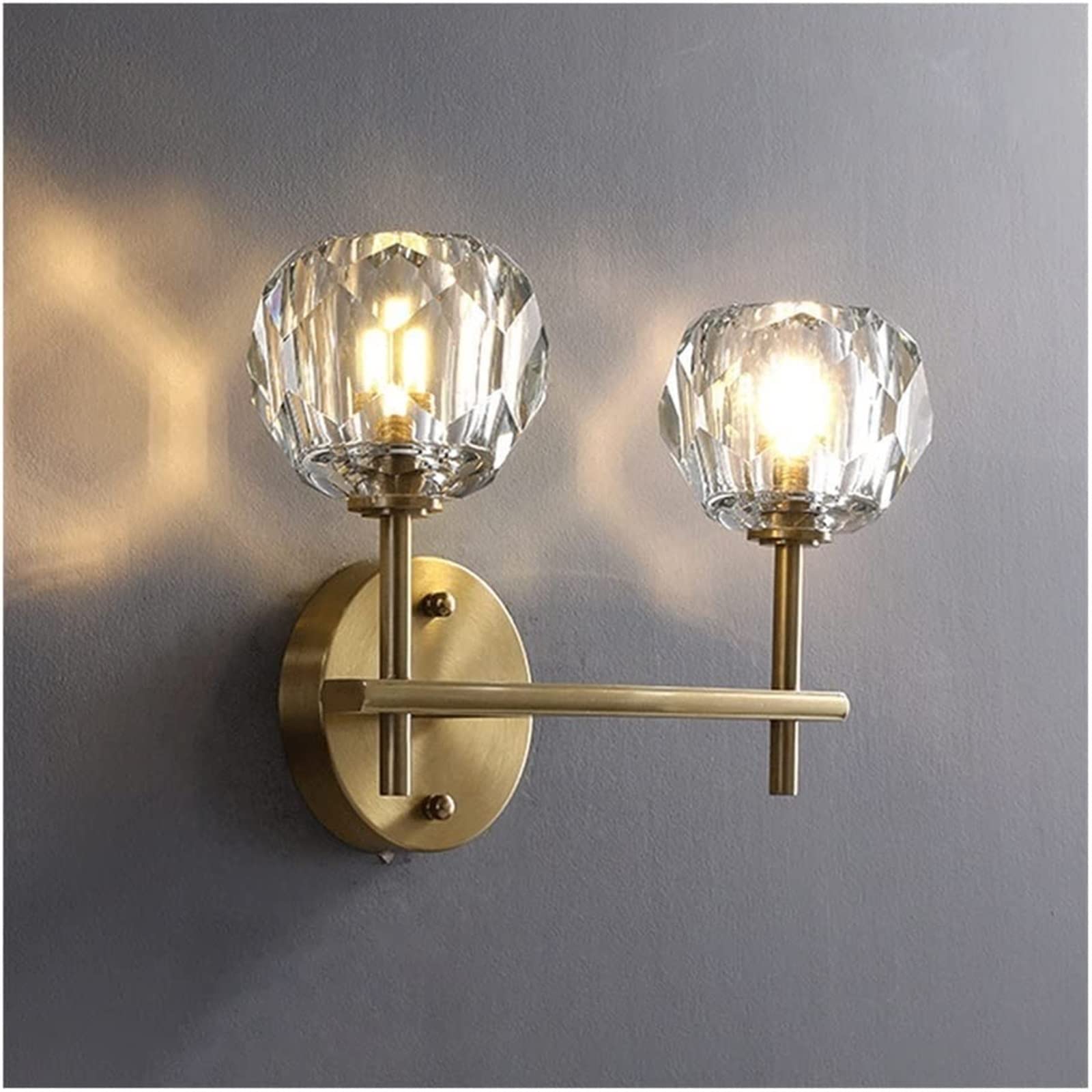 Lampe murale de salle de bain en cristal pour illuminer un miroir sombre
