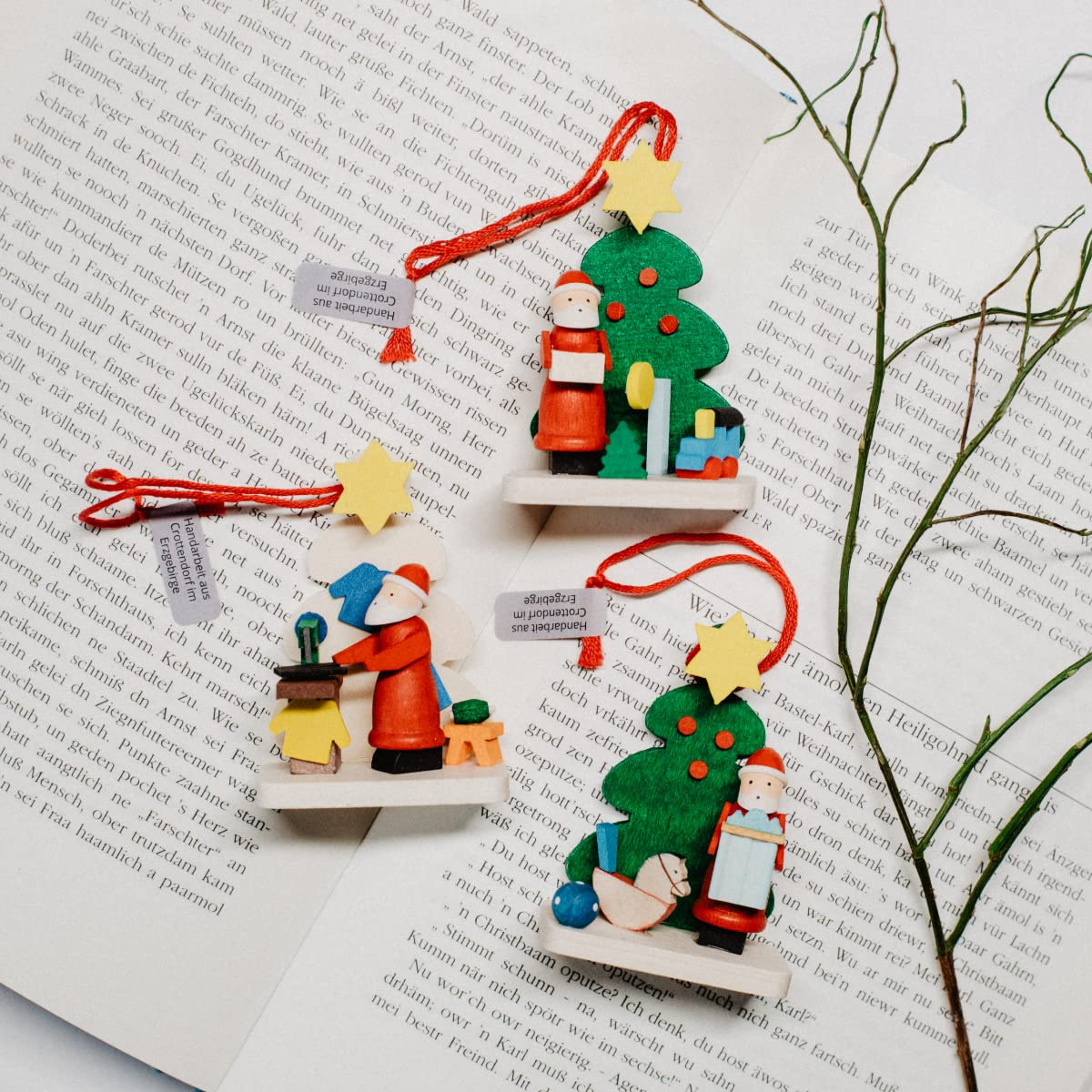 Graupner Holzminiaturen® | Baumbehang 'Baum mit Weihnachtsmann' 3er Set aus Holz | Original Erzgebirgische Holzkunst® | Hochwertige Handarbeit | Geschenkidee | Nähmaschine, Schaukelpferd, Eisenbahn
