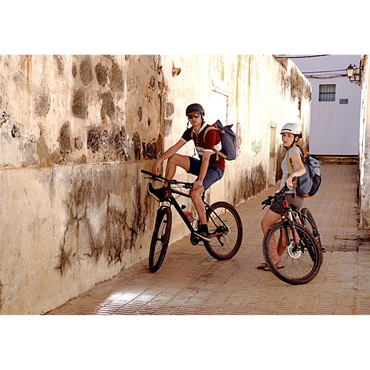 LIVALL BH51M Neo 2020 Casque de vélo intelligent avec feux d'avertissement de frein, clignotants, alerte de détection de chute, haut-parleurs stéréo et microphone pour la lecture de musique