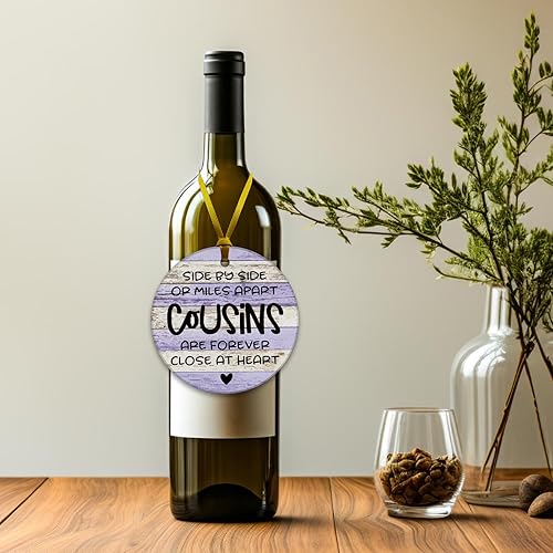 Miniatura 5 de REWIDPARTY Divertido adorno de primo  Cousins are Forever Close at Heart  Adorno redondo de cerámica de 3 pulgadas con cinta dorada, caja de regalo,