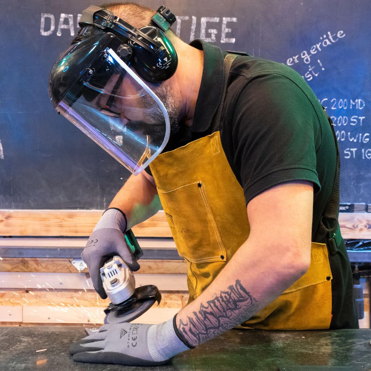 STAHLWERK Gesichtsschutzschild größenverstellbar mit ergonomischem Kopfband | Leichtes Schleifvisier aus Polycarbonat | großes Sichtfeld | optimaler Schutz beim Schleifen von Metall, Holz & Kunststoff