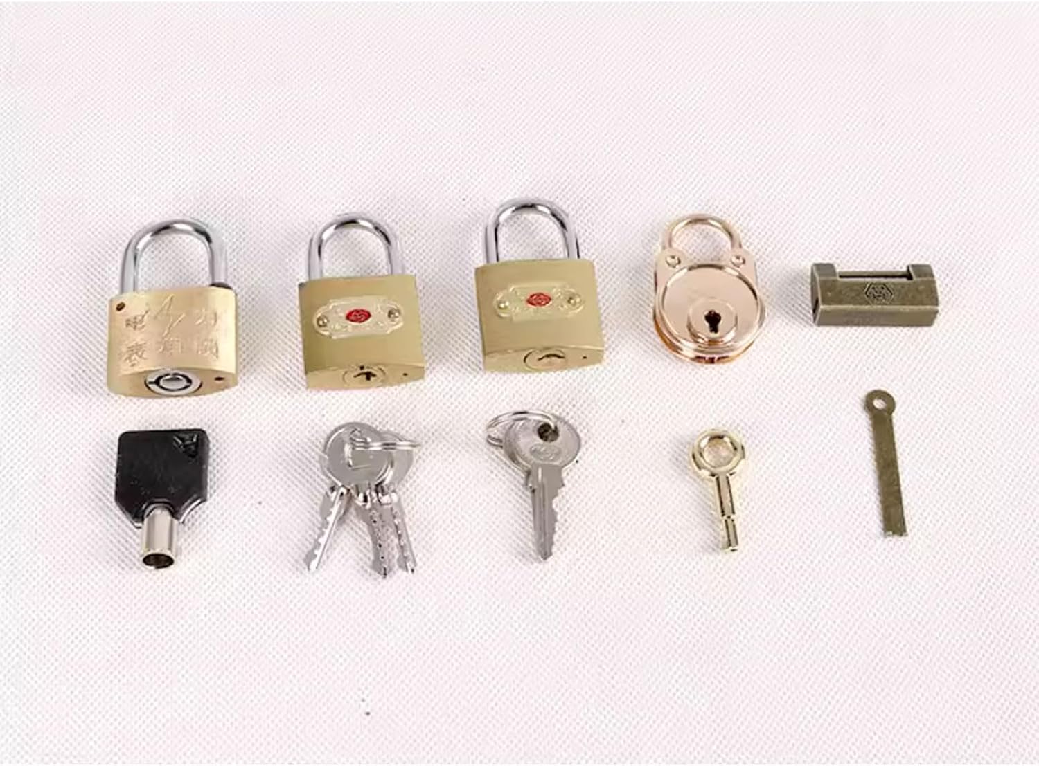 Montessori Daily Life Teaching Tools The Work of Unlocking Locks 5-Piece Imitation Copper Lock Home Set Educational Toy,A