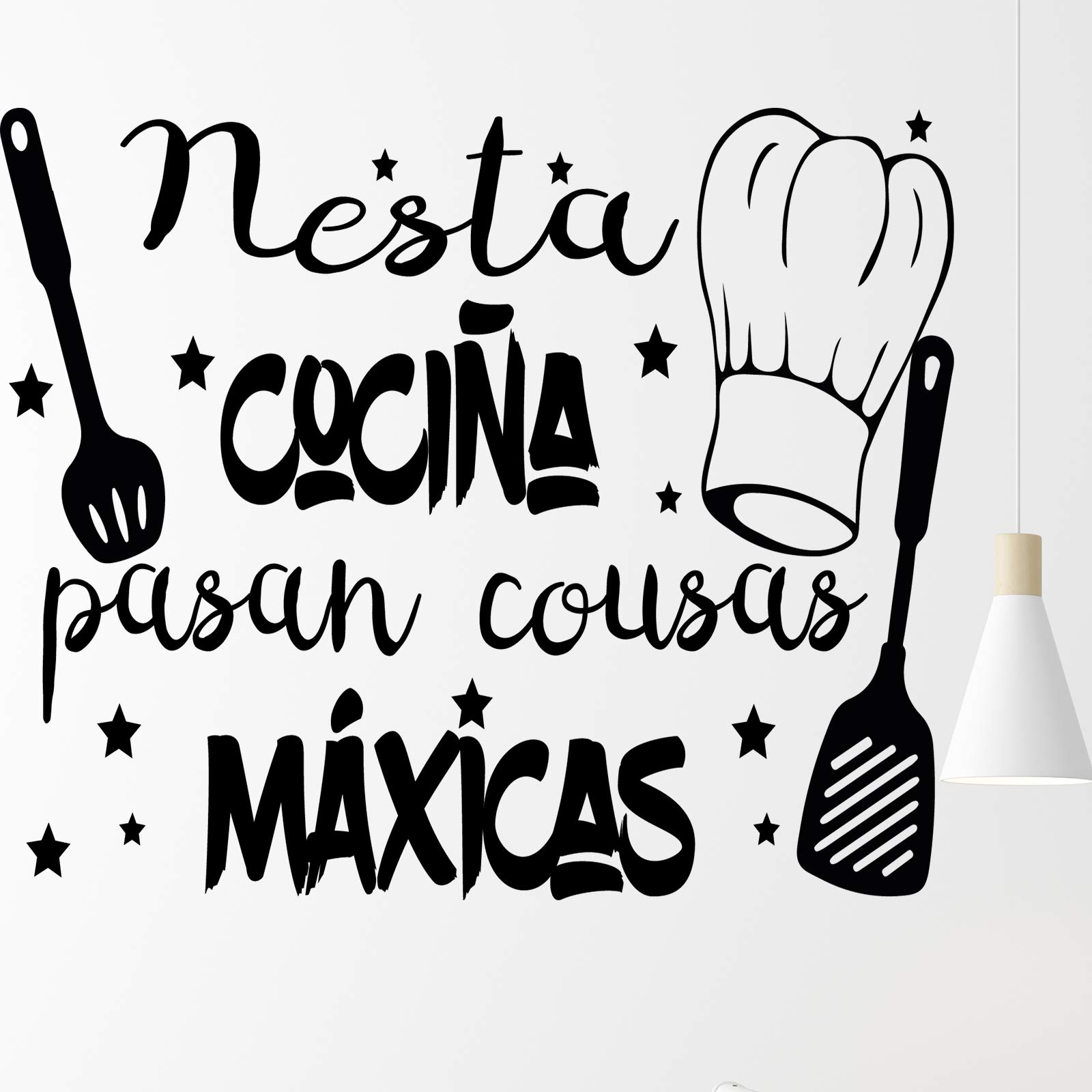Adesivo da parete decorativo in Gallego"NESTA COCIÑA PASAN COUSAS MUSICAS" Adesivi da parete decorativi con frasi in galizio.Vinile decorativo per la casa Docliick DC-036-GAL