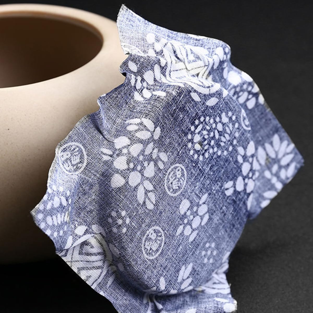 NUOBESTY Ceramic Tea Canister 480ml Lotus Seedpod Design Sealed Clay Tea Storage Jar Kitchen Food Container Random Color
