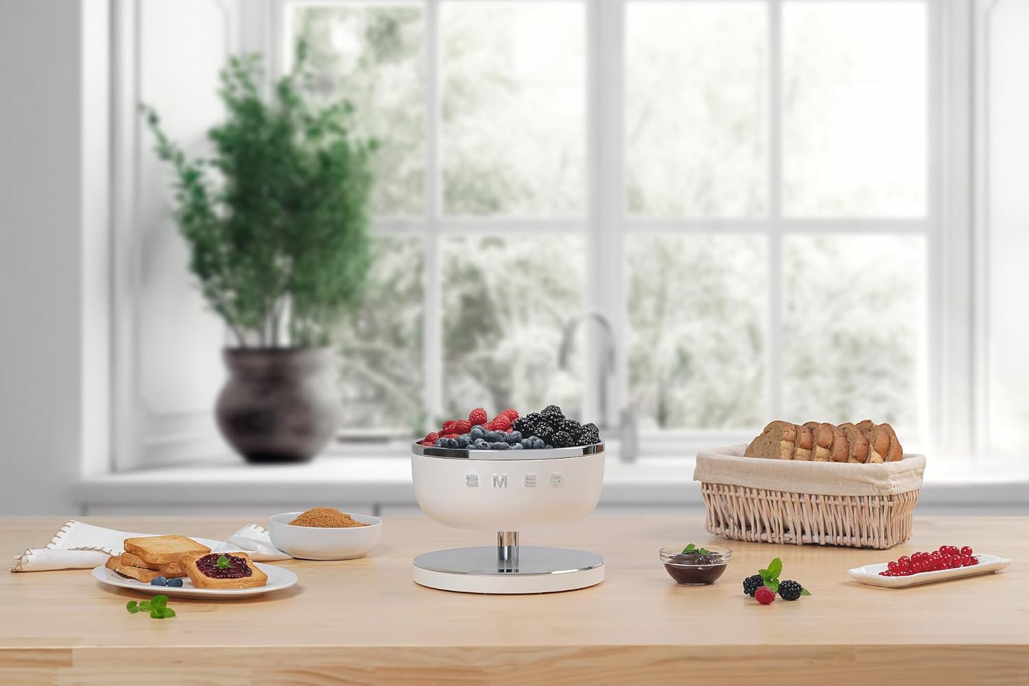 SMEG Contemporary Digital Kitchen Scale with Removable Bowl (White)
