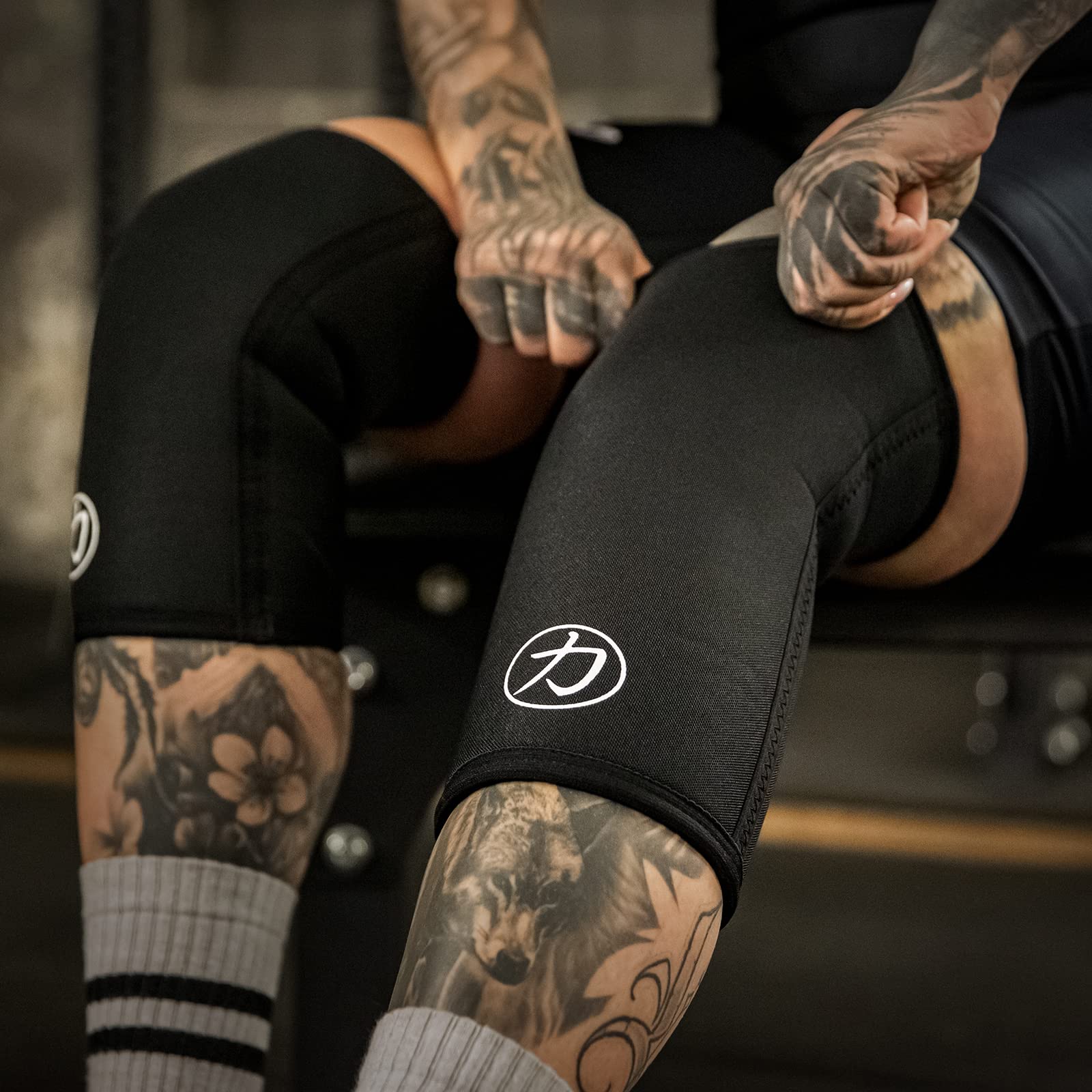 Strength Shop 5mm Neopren Kniebandage für Damen & Männer, 1 Paar, Farbe: Schwarz, extrem reißfeste und belastbare Knee Sleeves, ideal für Weightlifting, Kraftsport & Co.