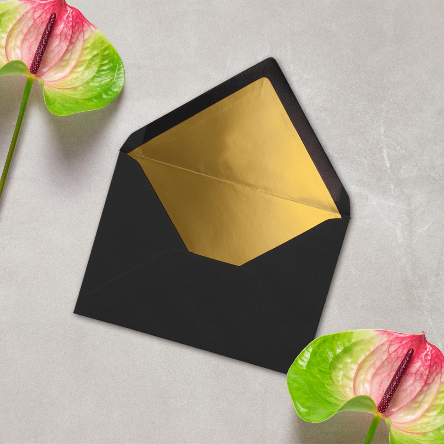 100x enveloppes C6 - couleur: noir - 11,4 x 16,2 cm - aves doublure en or métallique - fermeture: gommée - pour papier A4, A5, A6 et pour invitations - FarbenFroh by GUSTAV NEUSER