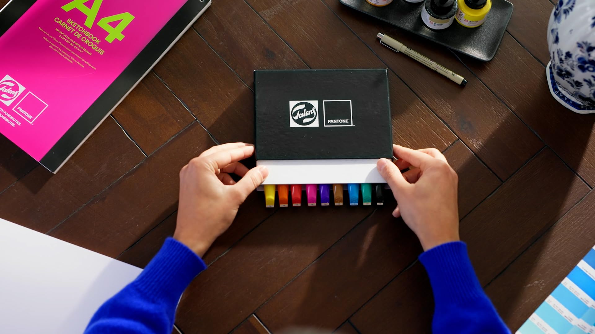 Amazon | Royal Talens Pantone デュアルチップマーカー