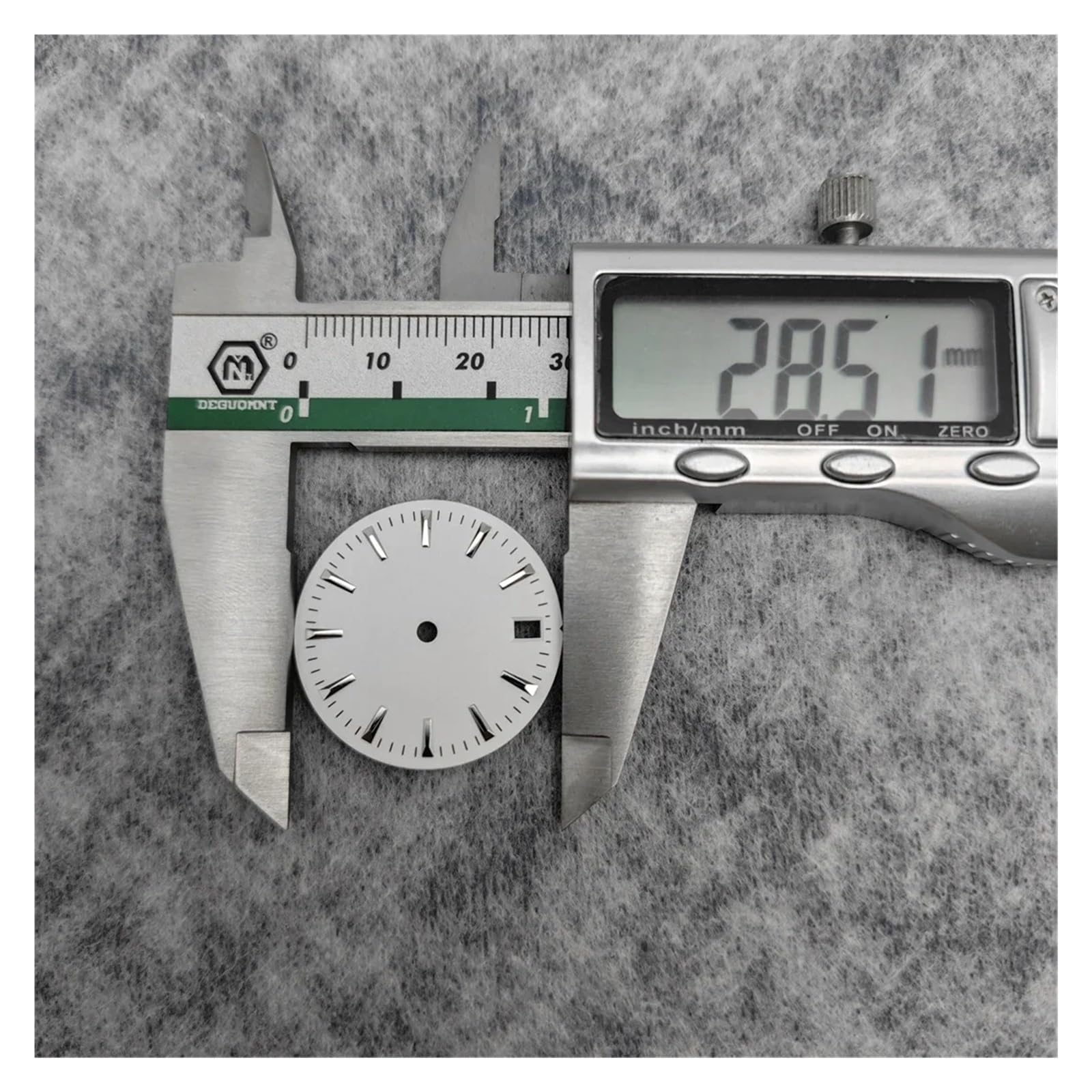1 x 28,5 mm Zifferblatt, einfaches Zifferblatt, modifiziertes Uhrenzubehör mit Kalenderfenster, Zifferblattstreifen für NH35/364R/7S-Uhrwerk (mattes Weiß)