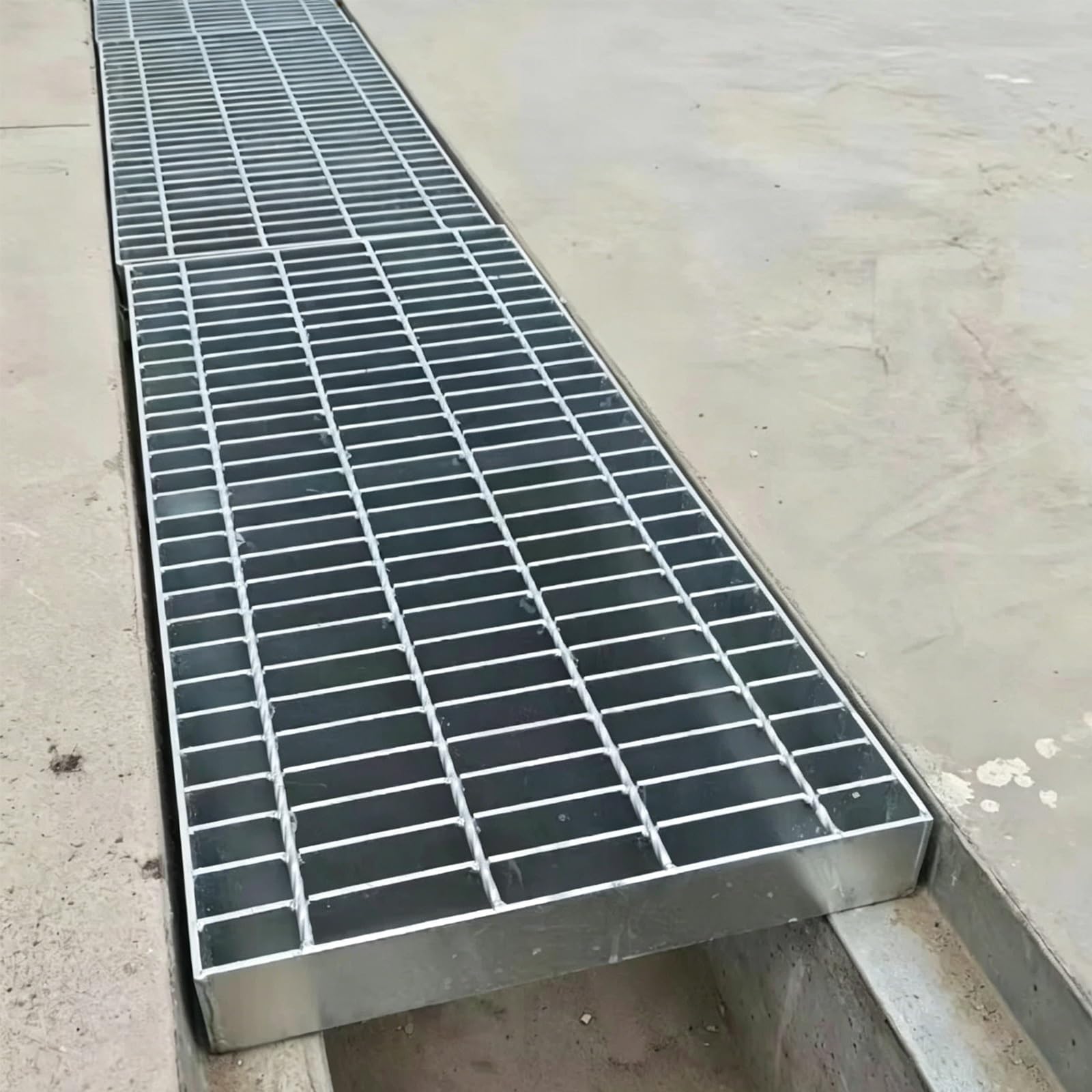 Heavy Duty Concrete Floor Drain Cover, Rectangular Drain Grate Outdoor/ Indoors Anti-slip Stair Treads, Car Wash Factory Garage Yard Footway Sewer Drainage Covers(100x40x3cm(39 2/5x15 7/10x1 1/5in))