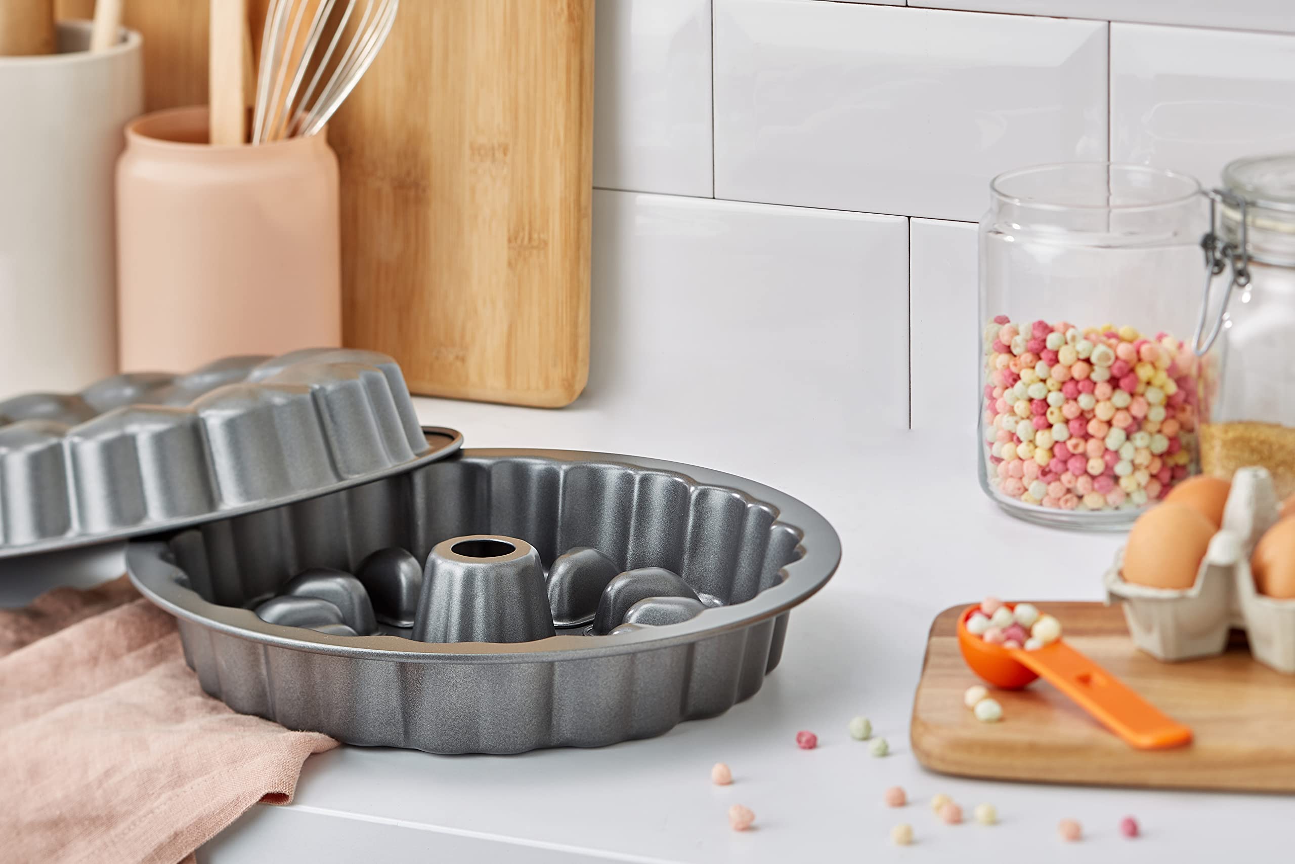 KitchenCraft Sweetly Does It 'Surprise Ingredient' Fillable Ring Cake