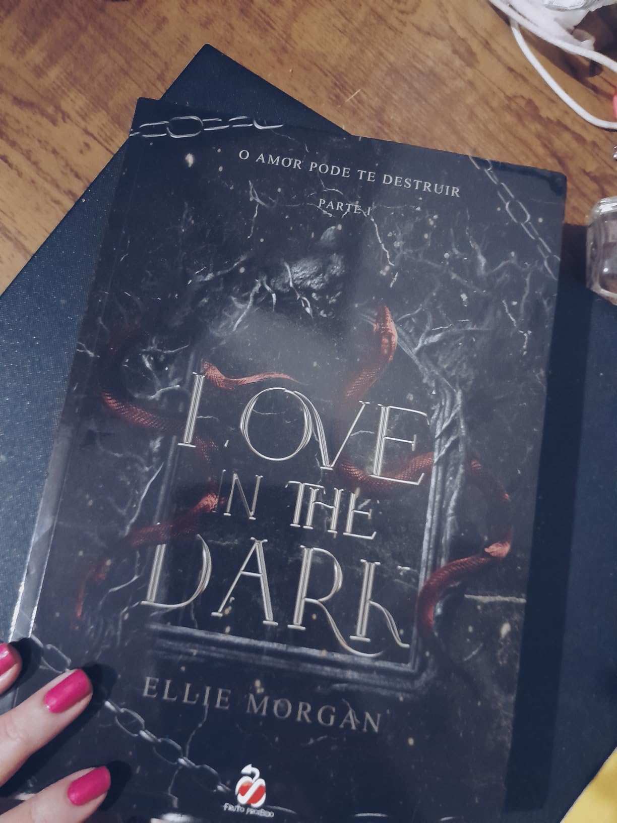 Love in the dark - opção 2 | Amazon.com.br