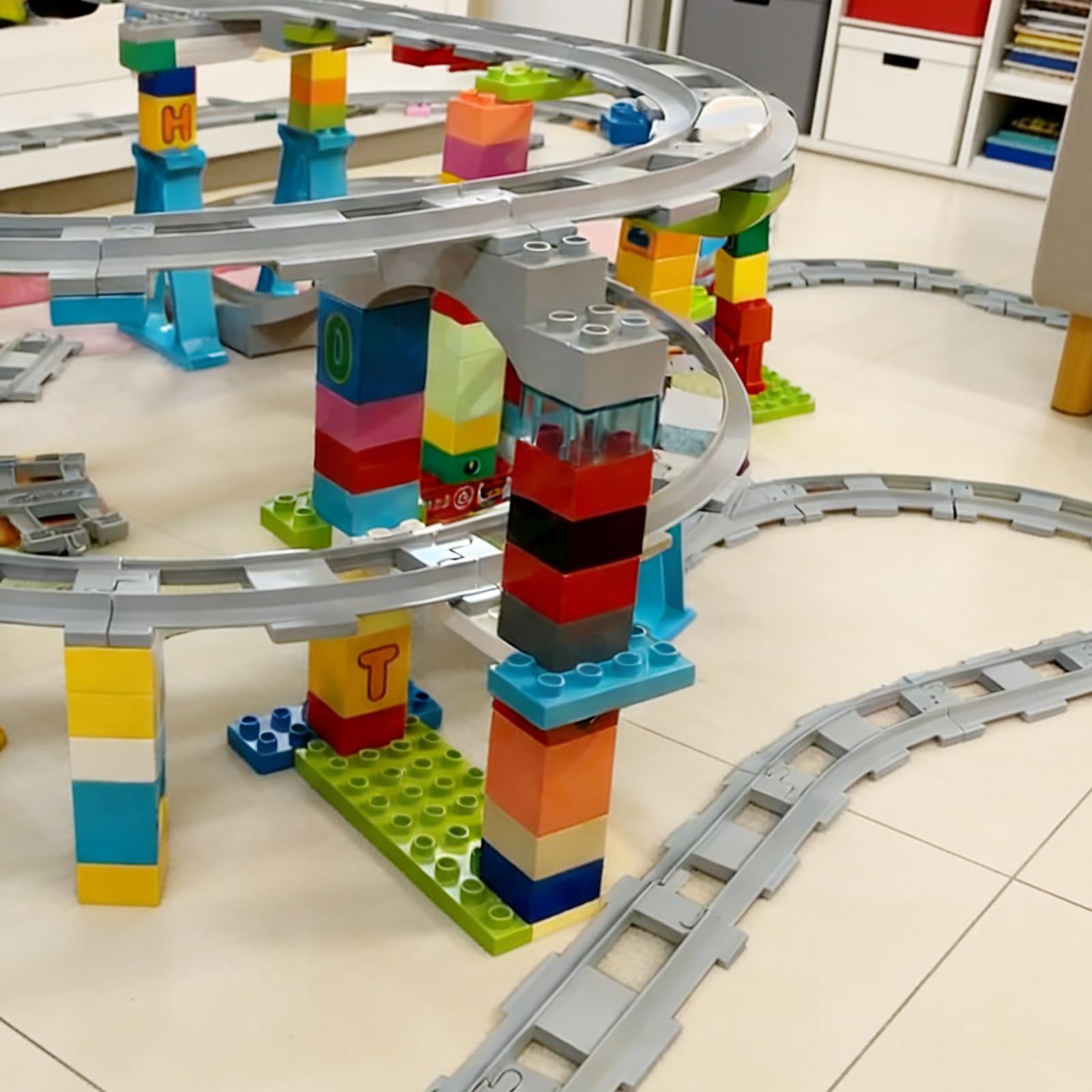 Set di 47 binari per treno, set di binari per ferrovie, compatibili con il leader di mercato, cambiare orbita, diritta, curva, binari per ferrovie, giocattoli per bambini (47 pezzi)