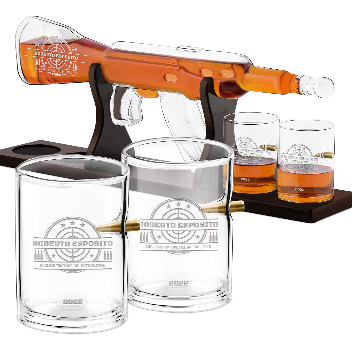 Maverton Caraffa per whisky in vetro a forma di fucile - incisione personalizzata - Decanter in vetro da 800 ml + 4 bicchieri da 300 ml - Set bicchieri whisky - idea regalo per Lui - tiratore