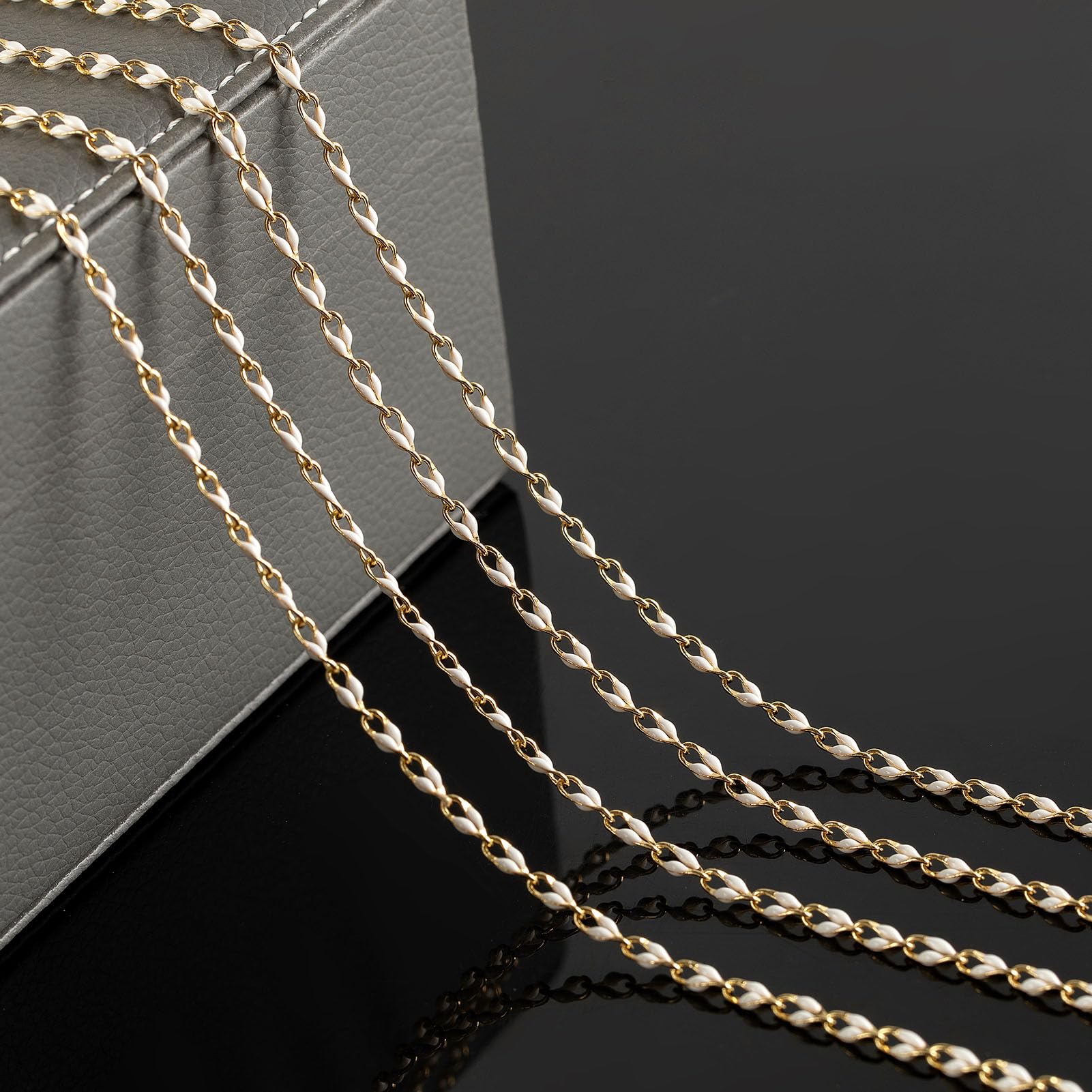 Catena smaltata bianca per personalizzare la collana fai da te, catena in ottone placcato oro da 2 metri con anelli aperti e chiusure a moschettone