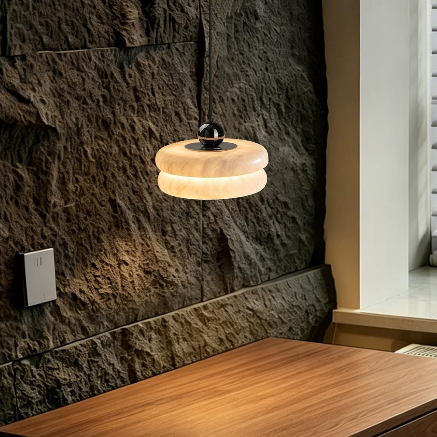 Lampada a sospensione in marmo spagnolo a a luce calda