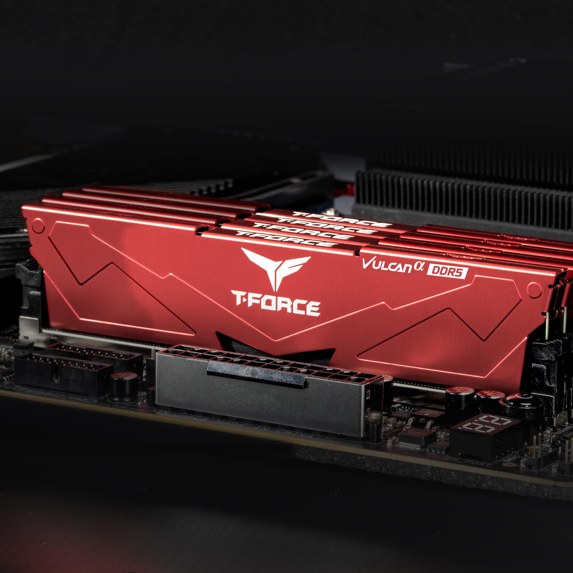 TEAMGROUP T-Force Vulcan DDR5 64GB (2x32GB) 6400MHz (PC5-51200) CL34 Módulo de memoria RAM para chipset 600 serie 700 XMP 3.0 rojo FLRD564G6400HC34EDC01